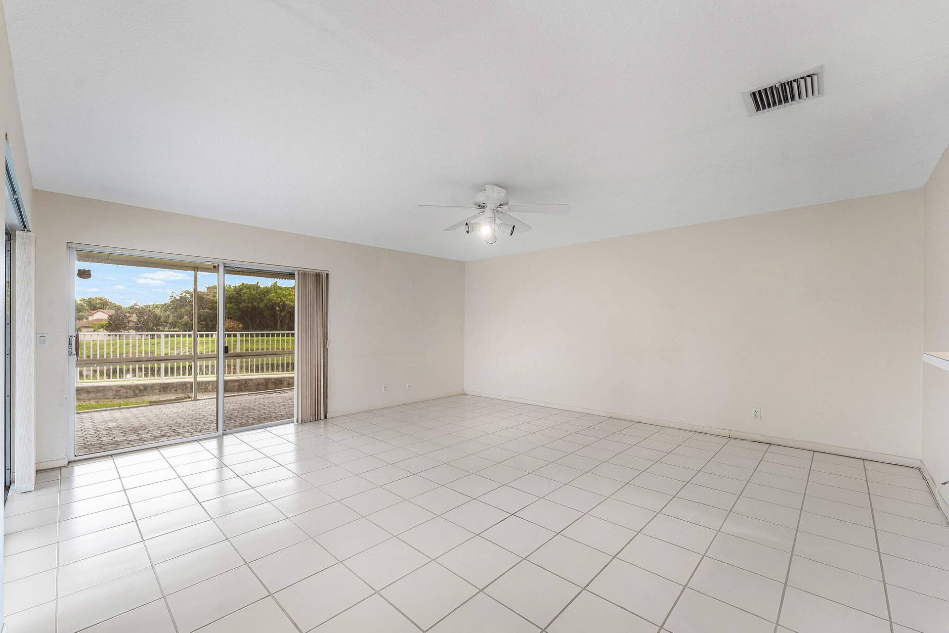 013-23350TorreCircle-BocaRaton-FL-33433-