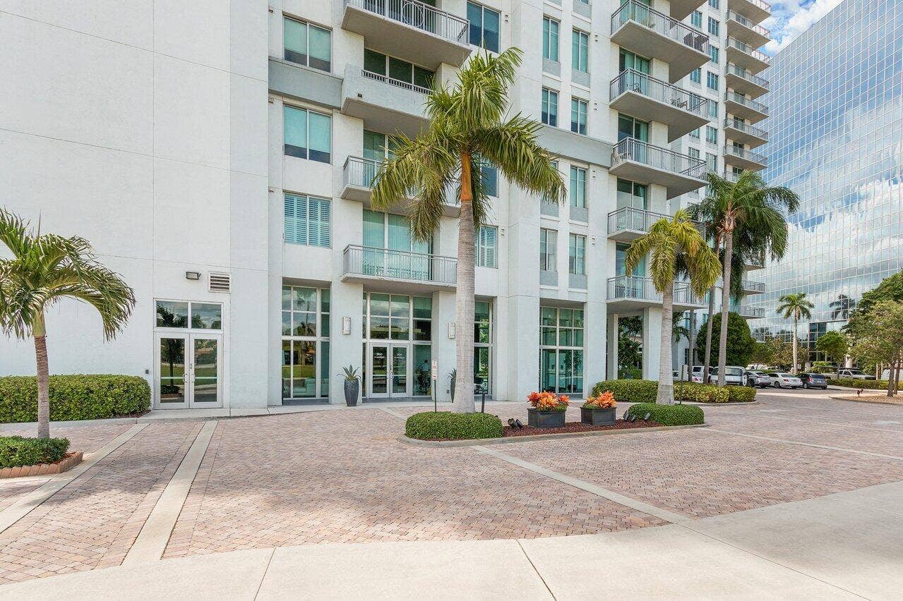 002-300SouthAustralianAvenue-1104-WestPa