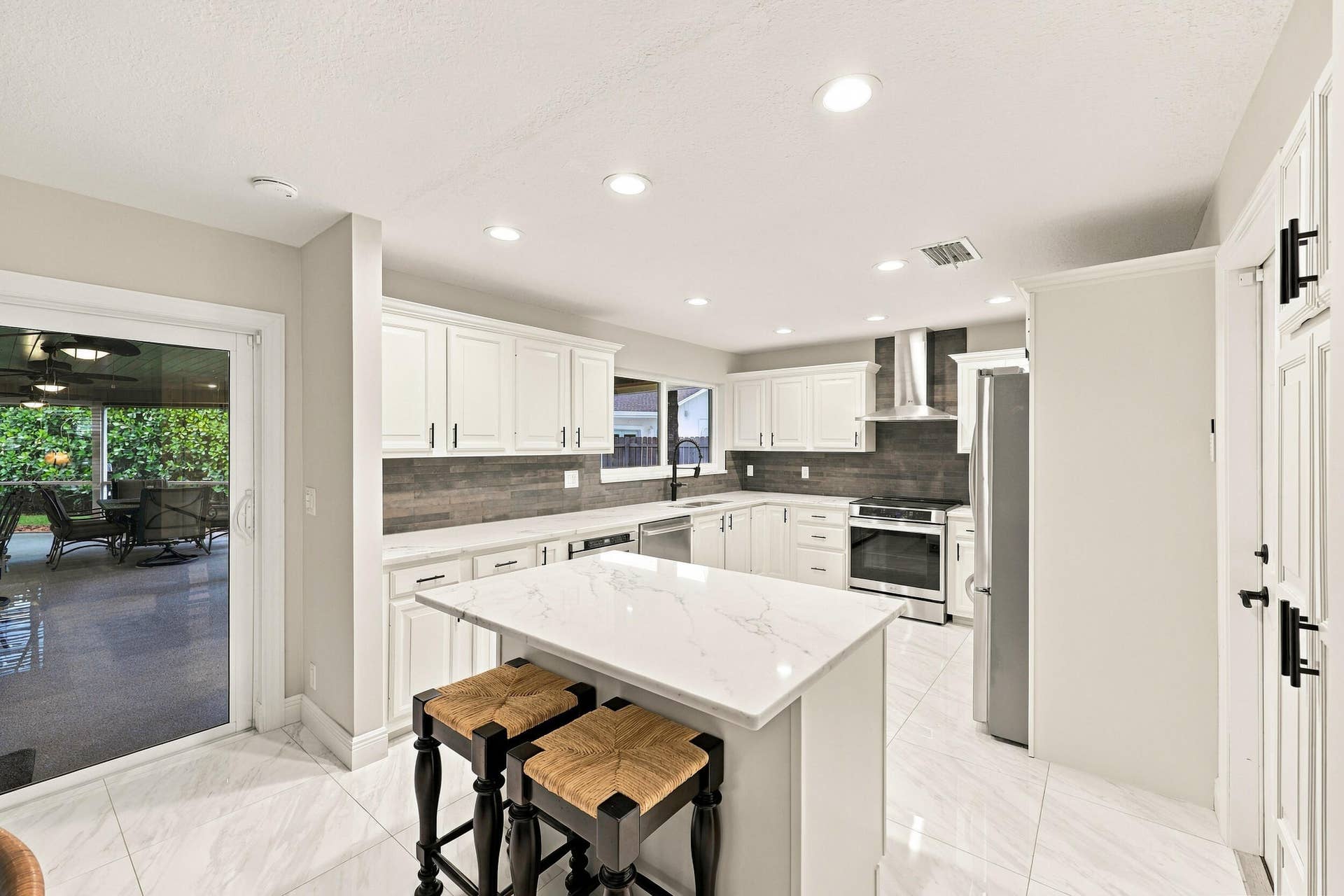 3590 Lakeview Drive, Delray Beach, FL 33445 The dining space and eat-in kitchen are highlighted by new floors and a beautifully updated kitchen with quartz countertops and stainless steel appliances. Views of the resort-style pool can be seen from all areas of the house.