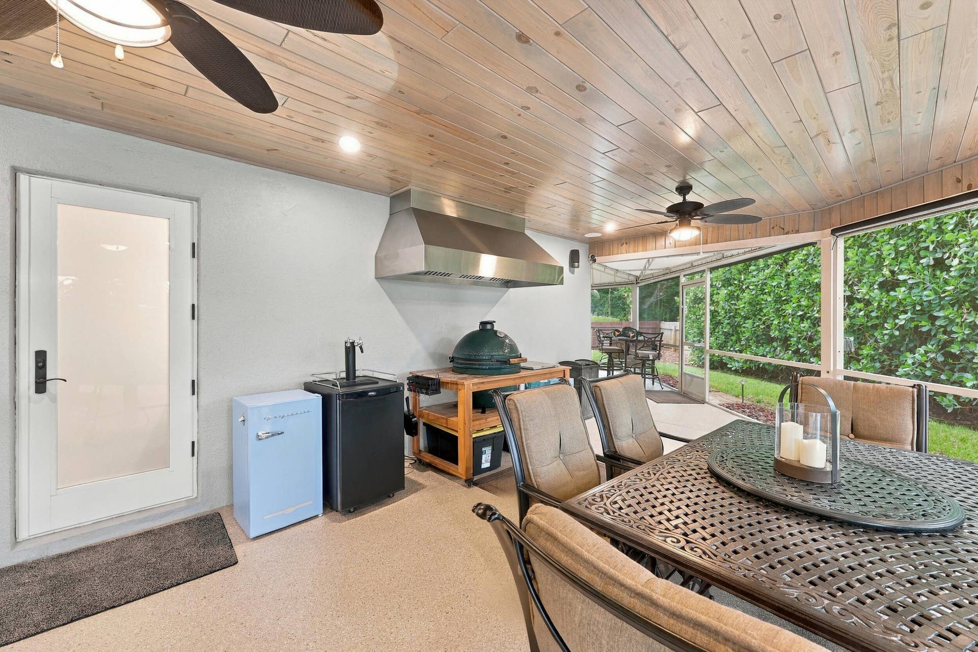 3590 Lakeview Drive, Delray Beach, FL 33445 Live the epitome of the South Florida lifestyle with this 900 sq. ft. patio. It offers a built-in bar with quartz countertops, a built-in grill area with hooded exhaust, wood ceilings, recessed lights, tons of privacy and views of Lakeview Golf Course.