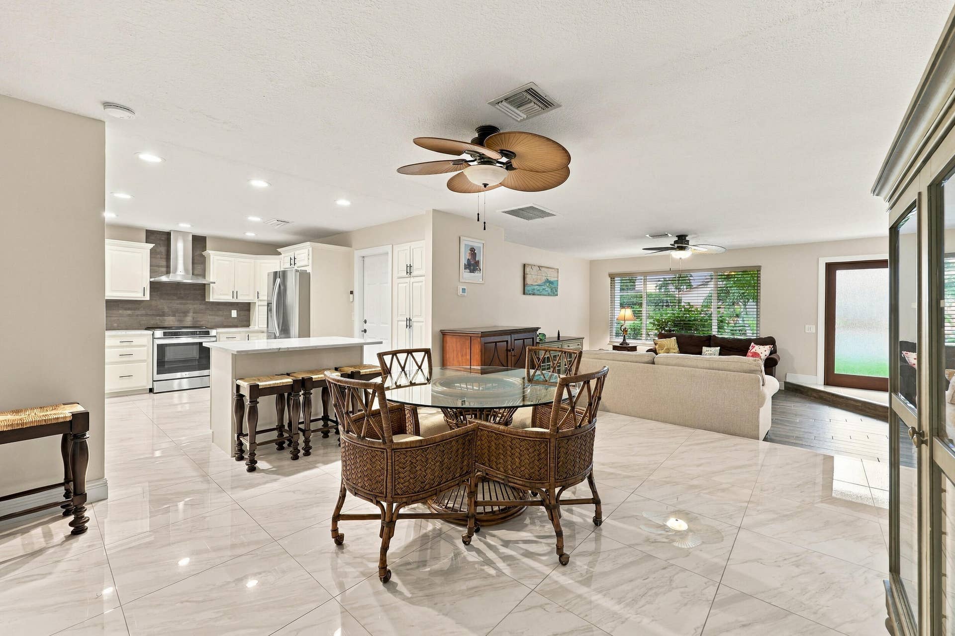 3590 Lakeview Drive, Delray Beach, FL 33445 The dining space and eat-in kitchen are highlighted by new floors and a beautifully updated kitchen with quartz countertops and stainless steel appliances. Views of the resort-style pool can be seen from all areas of the house.