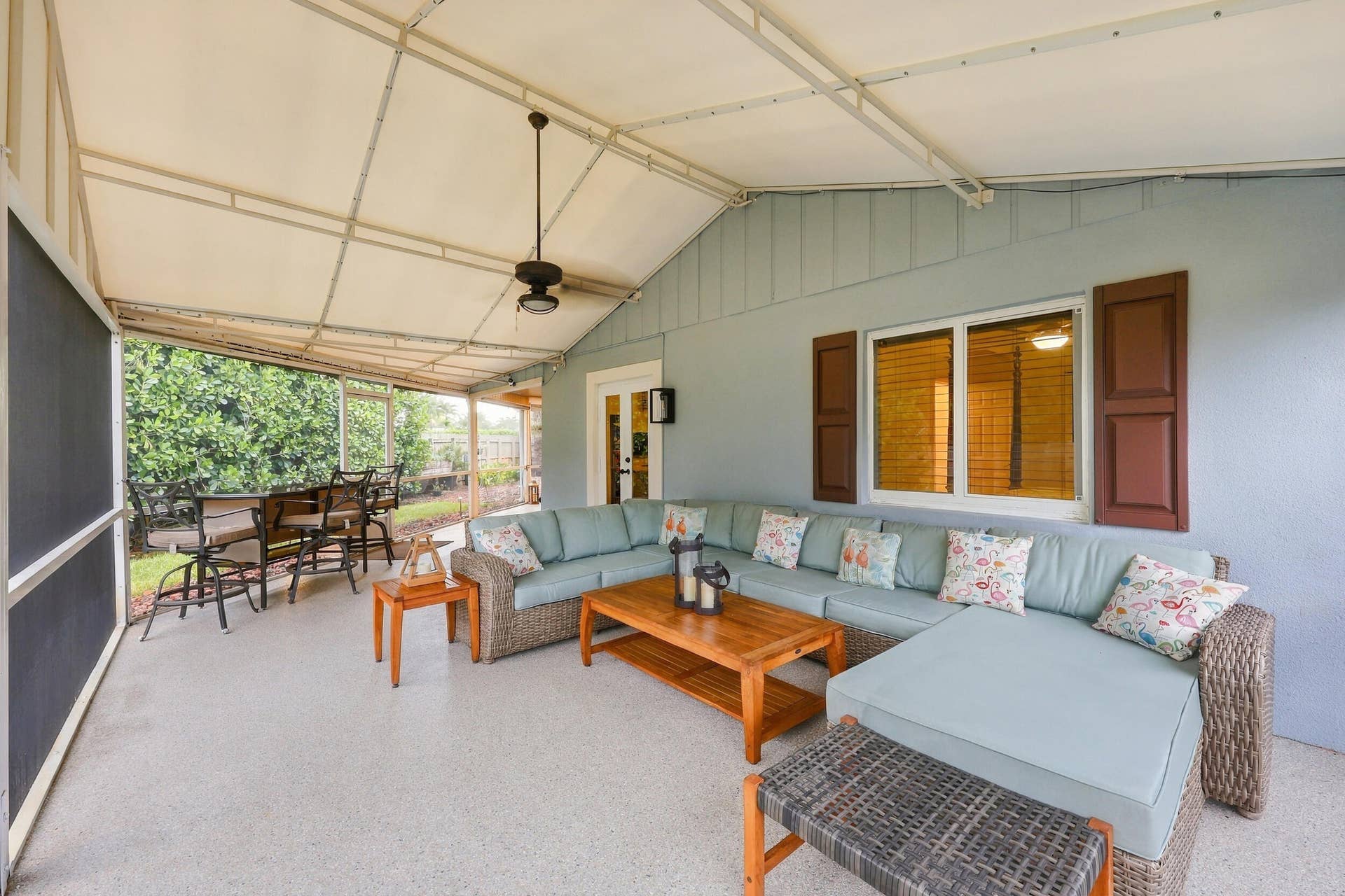 3590 Lakeview Drive, Delray Beach, FL 33445 Live the epitome of the South Florida lifestyle with this 900 sq. ft. patio. It offers a built-in bar with quartz countertops, a built-in grill area with hooded exhaust, wood ceilings, recessed lights, tons of privacy and views of Lakeview Golf Course.