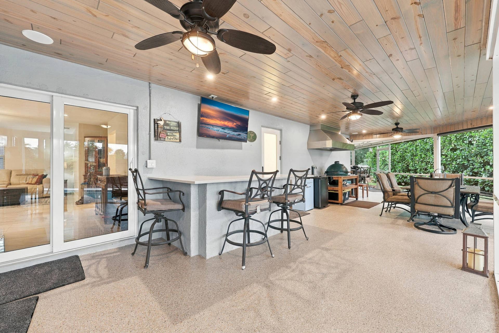 3590 Lakeview Drive, Delray Beach, FL 33445 Live the epitome of the South Florida lifestyle with this 900 sq. ft. patio. It offers a built-in bar with quartz countertops, a built-in grill area with hooded exhaust, wood ceilings, recessed lights, tons of privacy and views of Lakeview Golf Course.