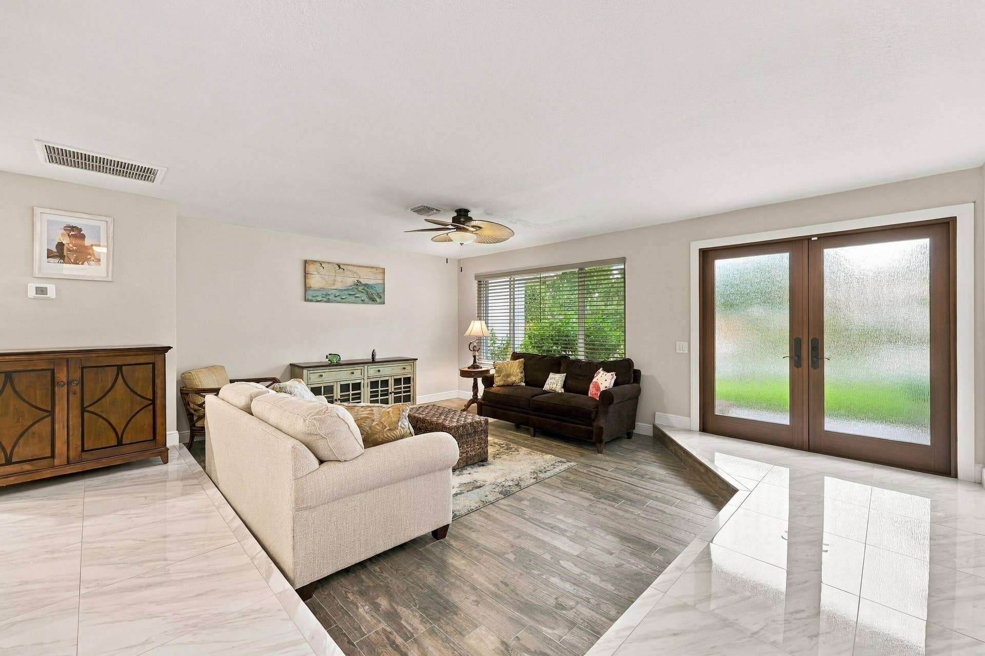 3590 Lakeview Drive, Delray Beach, FL 33445 A spacious and versatile floor plan offers a formal living area that flows nicely into the updated kitchen and then into a family or bonus room. Everything revolves around the pool, the resort-style pool, and the 900-square-foot covered, screened-in patio.