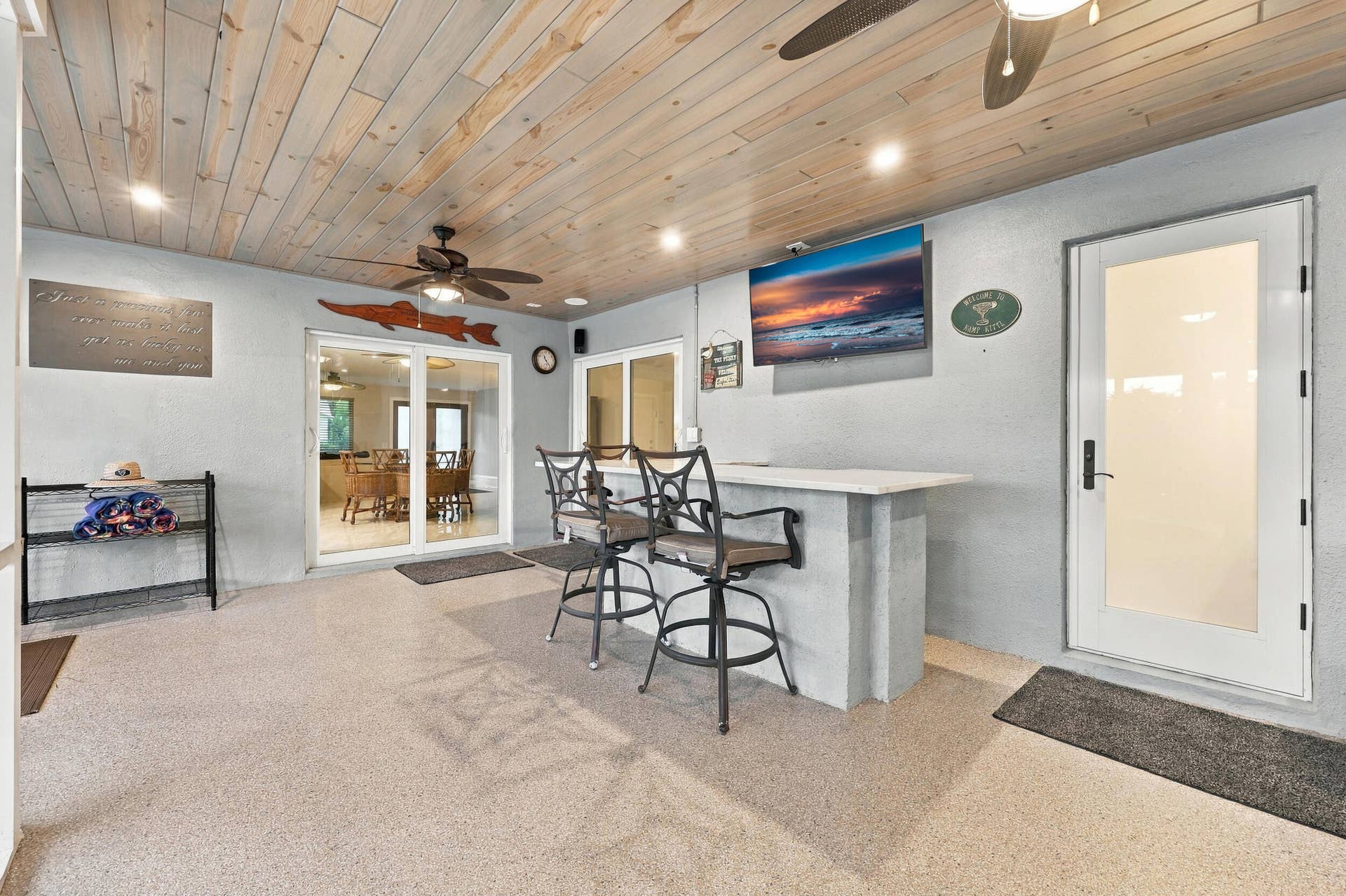 3590 Lakeview Drive, Delray Beach, FL 33445 Live the epitome of the South Florida lifestyle with this 900 sq. ft. patio. It offers a built-in bar with quartz countertops, a built-in grill area with hooded exhaust, wood ceilings, recessed lights, tons of privacy and views of Lakeview Golf Course.