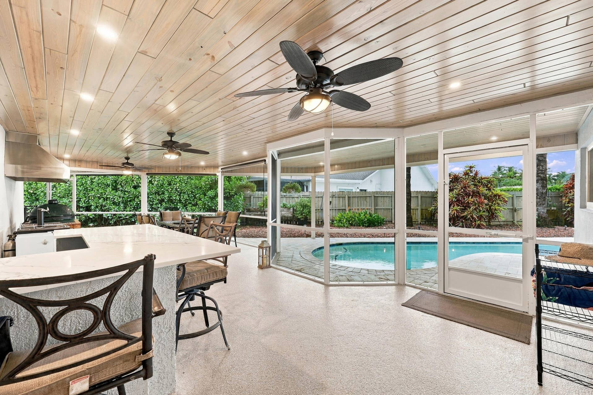 3590 Lakeview Drive, Delray Beach, FL 33445 Live the epitome of the South Florida lifestyle with this 900 sq. ft. patio. It offers a built-in bar with quartz countertops, a built-in grill area with hooded exhaust, wood ceilings, recessed lights, tons of privacy and views of Lakeview Golf Course.