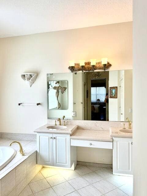 8047 N SAVANNAH Circle, Davie, FL 33328 IMG_0740