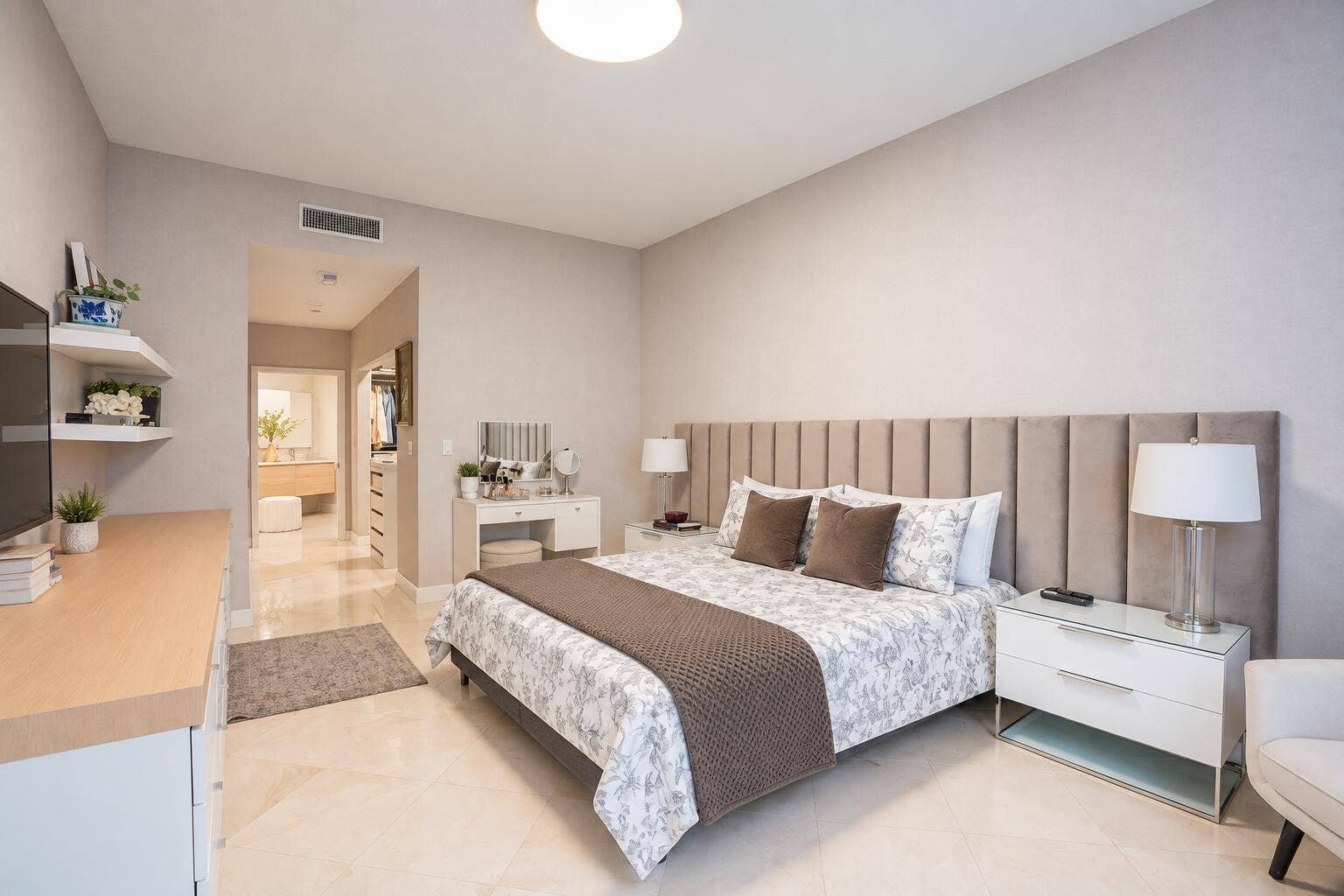 3600 YACHT CLUB Drive, #102, Aventura, FL 33180 5350969A-4B9D-40E6-8442-C680739028A6