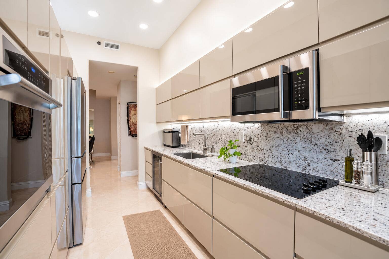 3600 YACHT CLUB Drive, #102, Aventura, FL 33180 FBBD7EF4-A6A8-479D-8B31-8BAF1BAAE06E