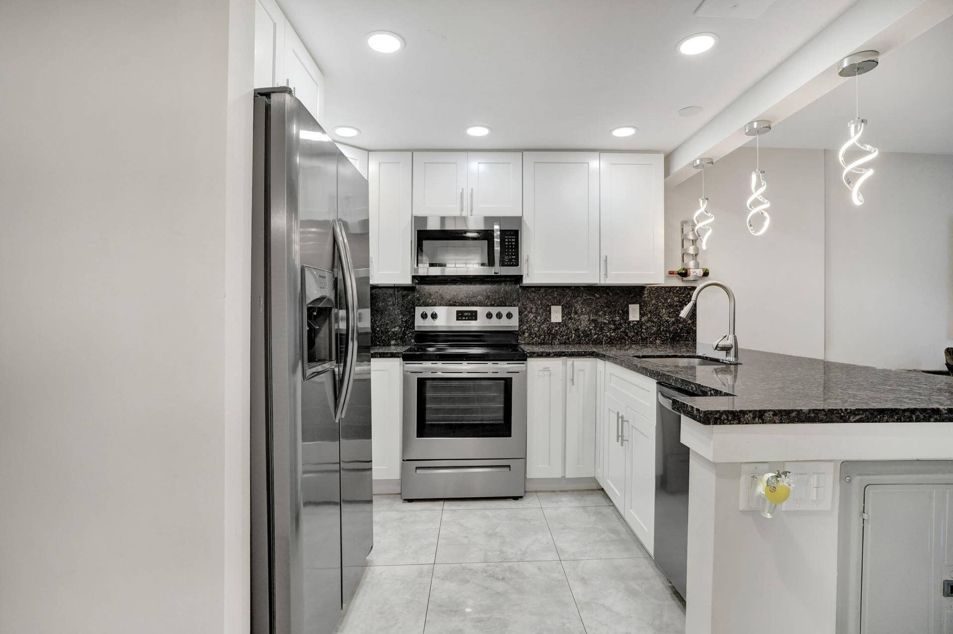 1009 N Ocean Boulevard, #207, Pompano Beach, FL 33062 32-web-or-mls-DSC06910