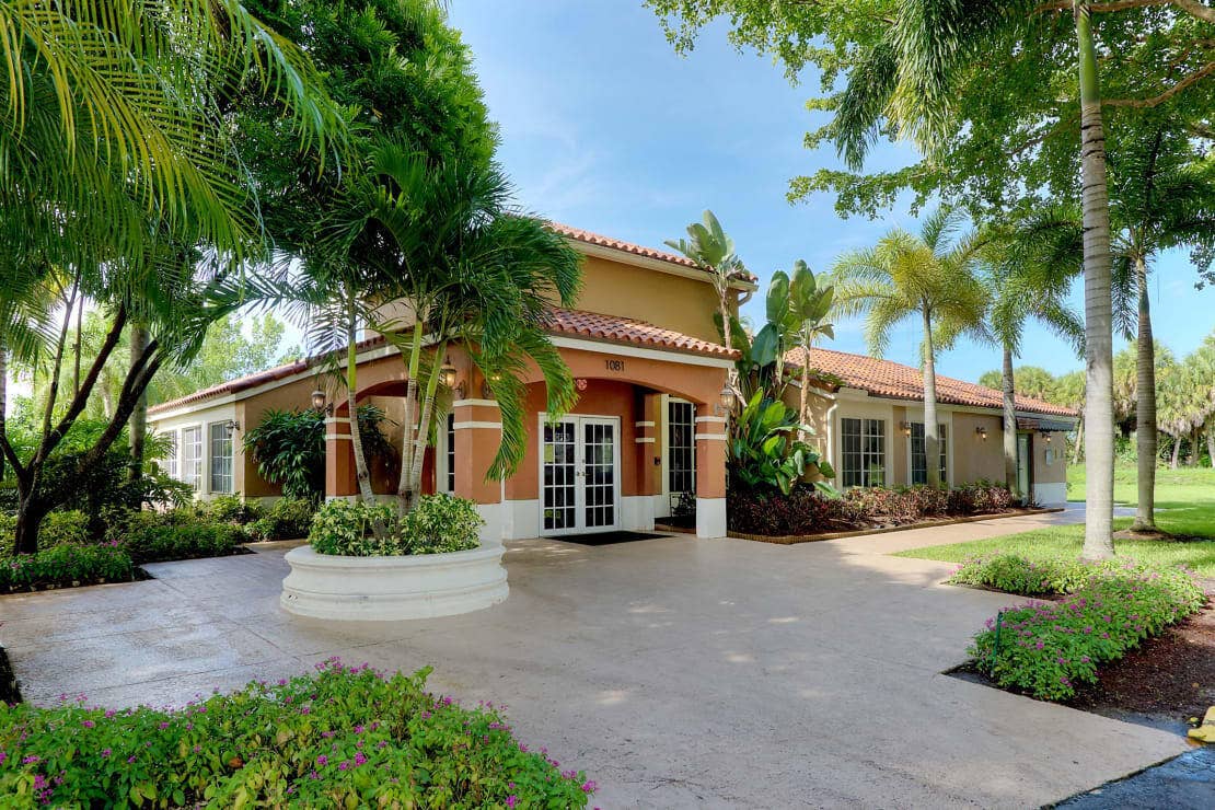 1201 Lake Victoria Drive, #P, West Palm Beach, FL 33411 2016-08-26_017_dorianphotoincand2more