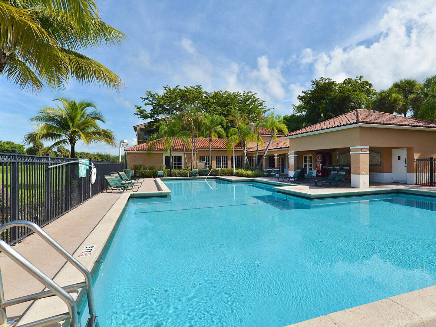 1201 Lake Victoria Drive, #P, West Palm Beach, FL 33411 pool
