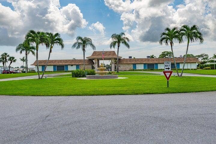 39016 Gayle Bay, Boynton Beach, FL 33436 jbfront
