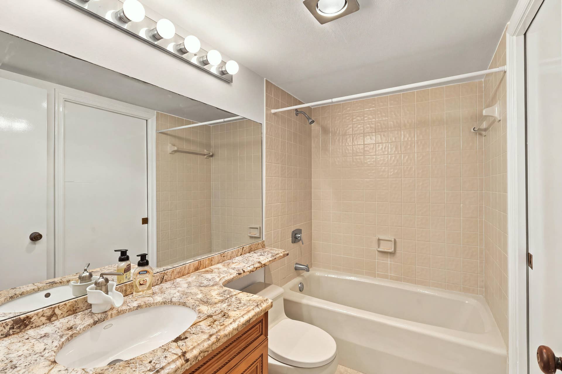 3560 S OCEAN Boulevard, #506, South Palm Beach, FL 33480 Bathroom