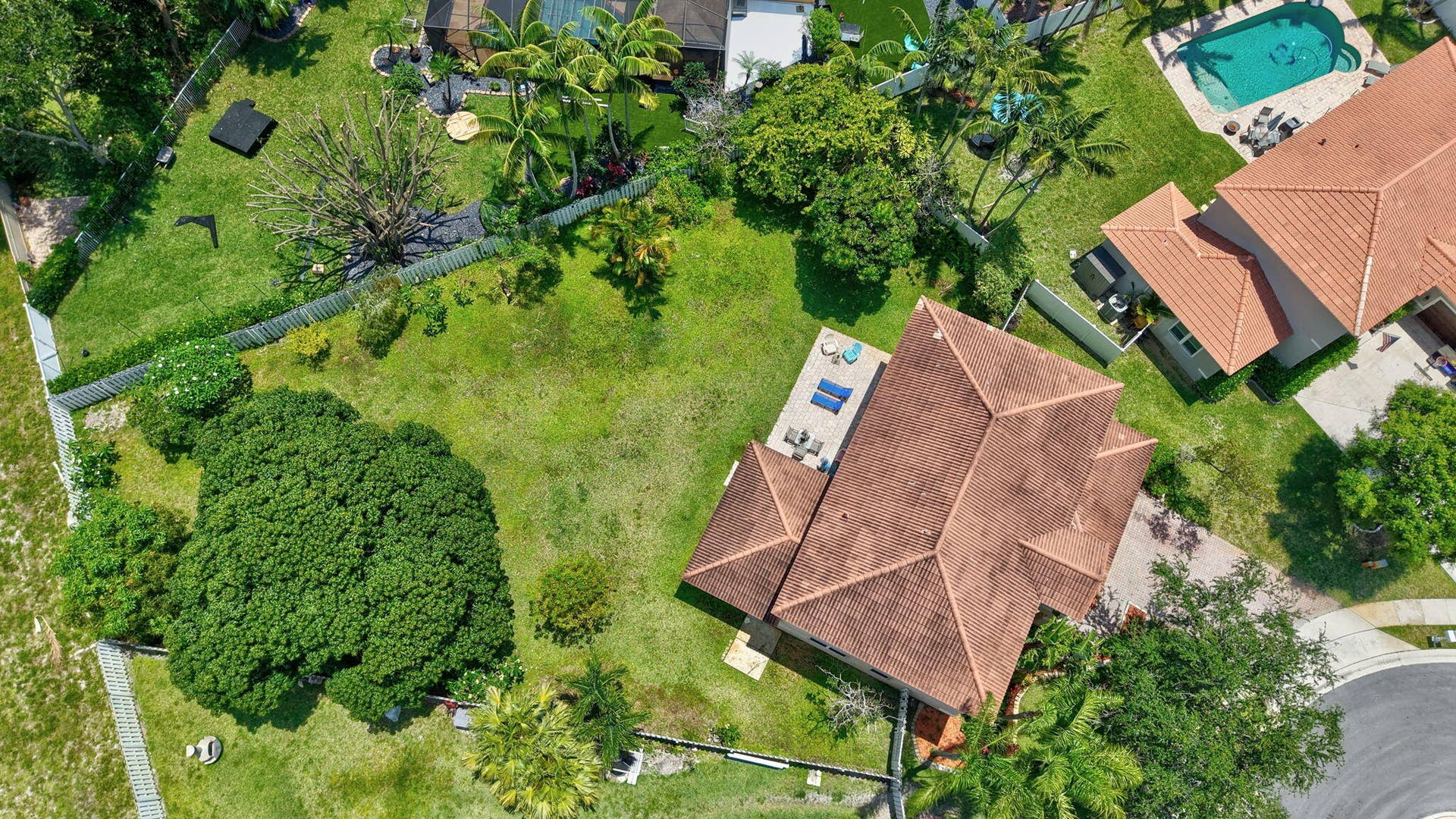 6207 SHADOW TREE Lane, Lake Worth, FL 33463 56-web-or-mls-DJI_20260508130412_0295_D_