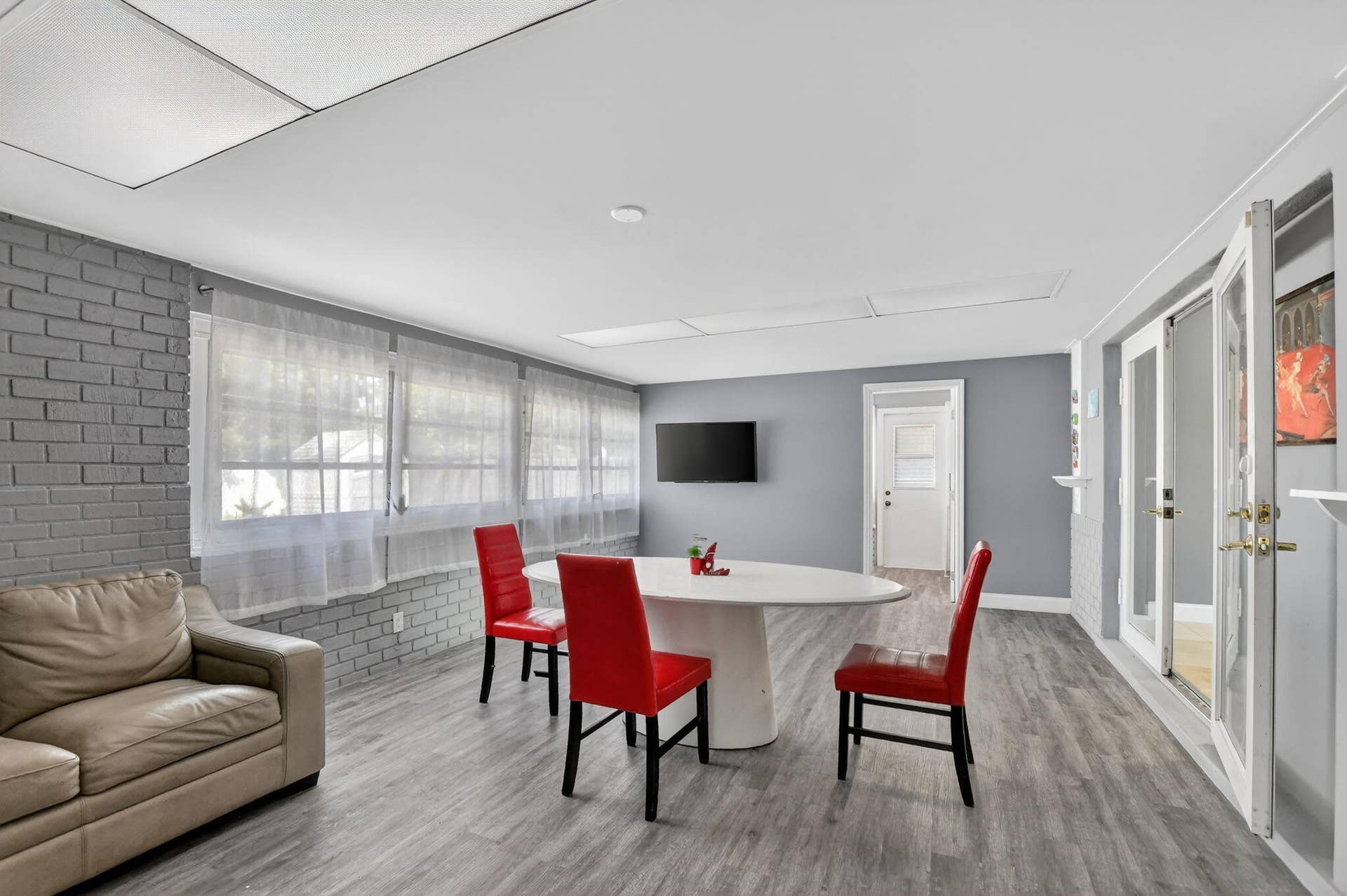 Spacious Family Room