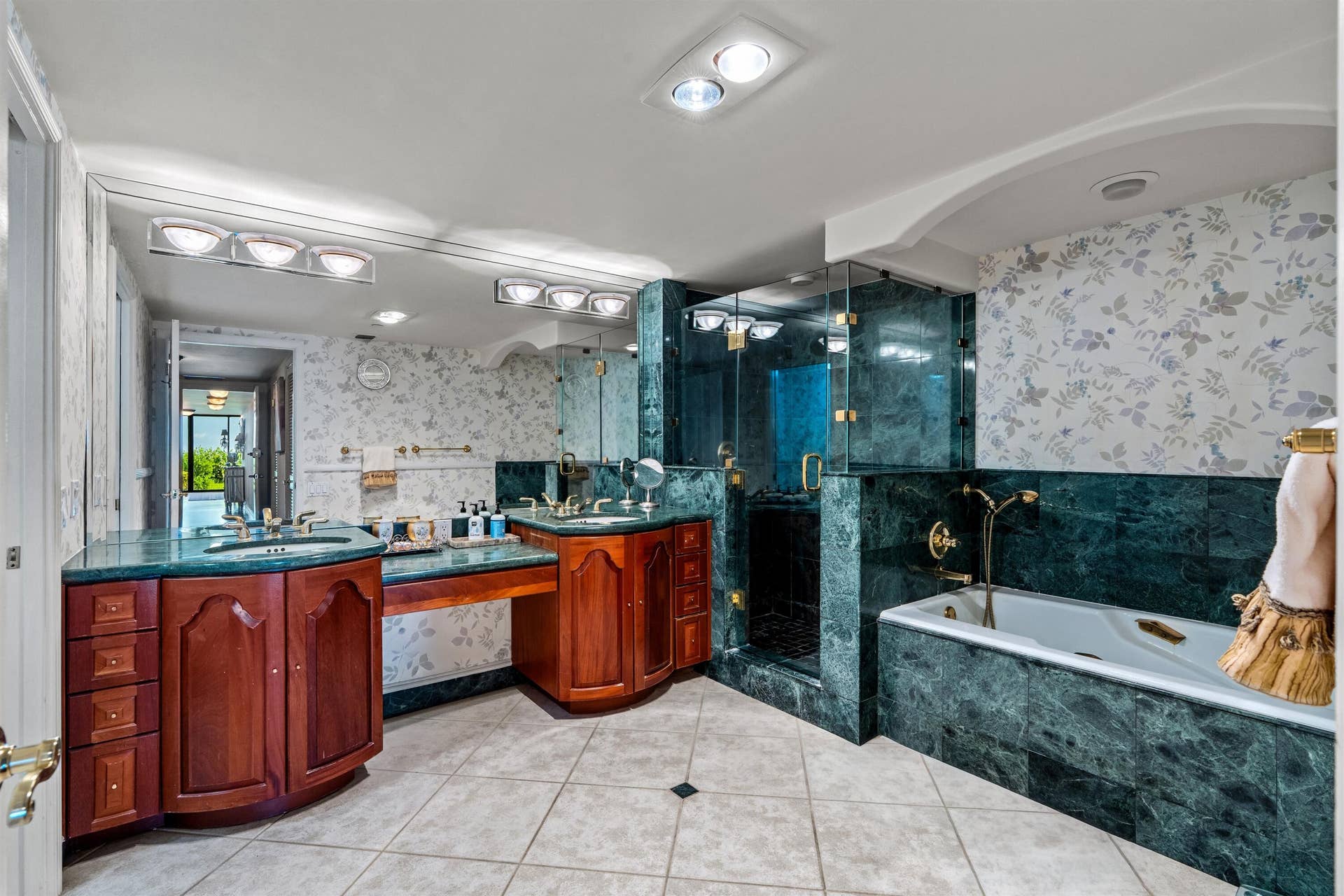 2000 N Ocean Boulevard, #103, Boca Raton, FL 33431 PRIMARY BATH