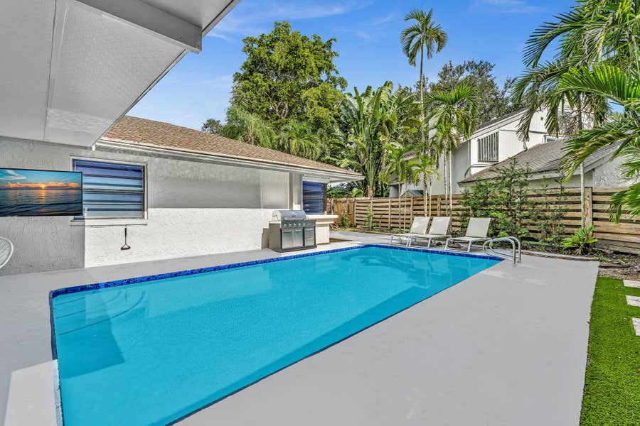 Property photo for 136 GREENS Road, Hollywood, FL