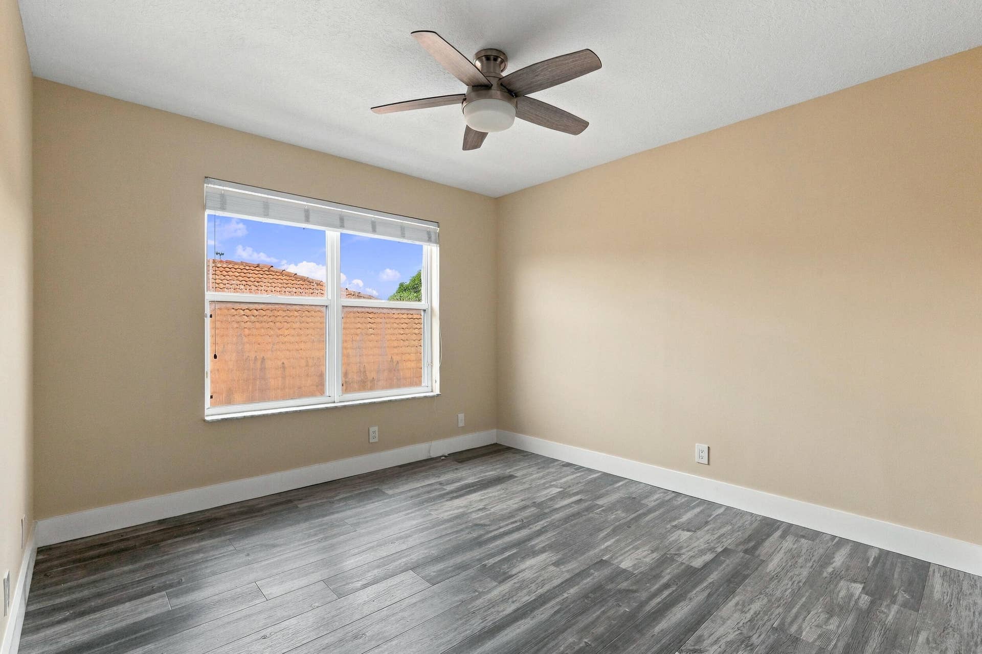 1434 Artimino Lane, Boynton Beach, FL 33436 There is no shortage of space in this beautifully updated 4 bedroom, 2.5 bathroom home.