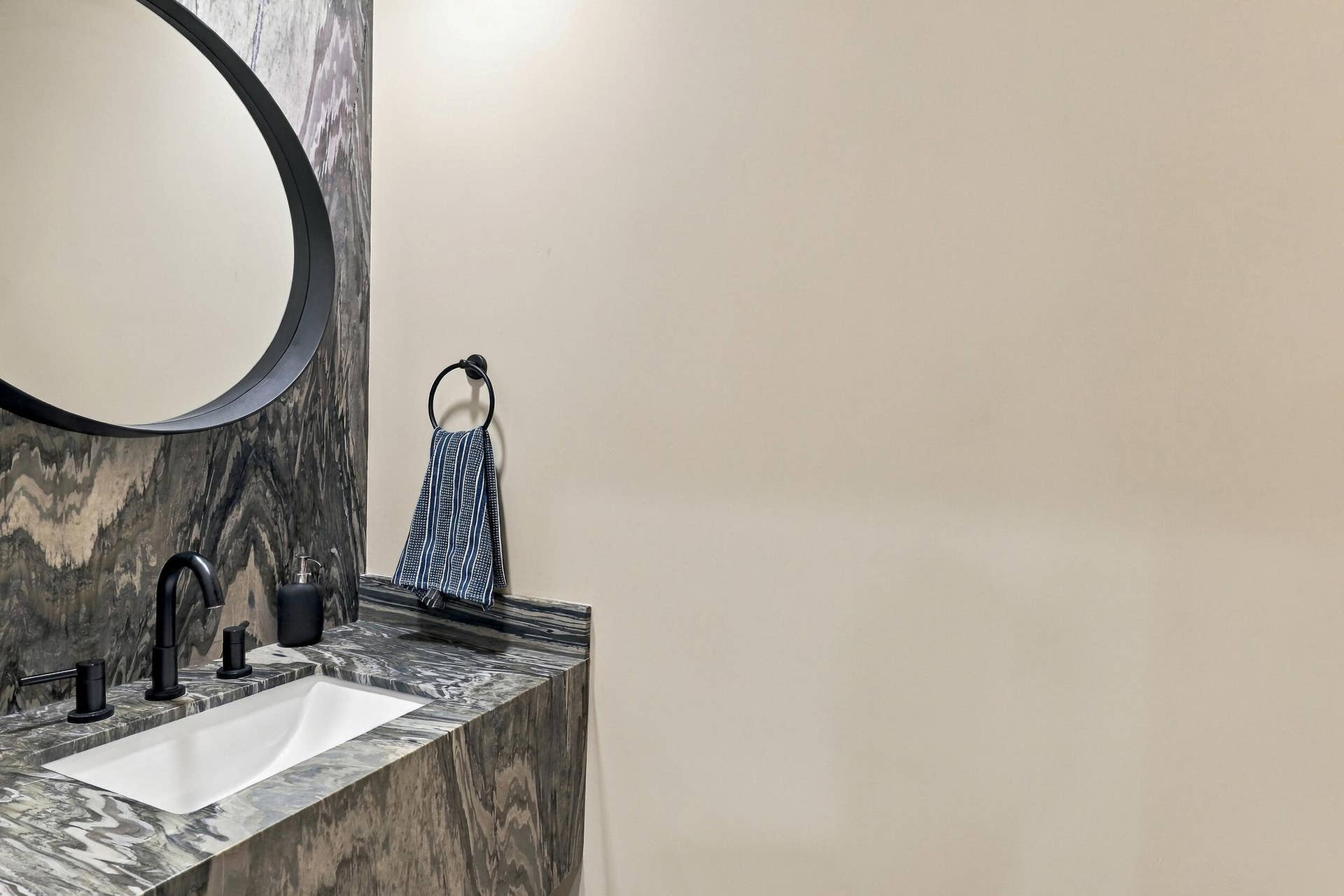 1434 Artimino Lane, Boynton Beach, FL 33436 A stunning and dramatic powder room on the first floor awaits all of your guests.
