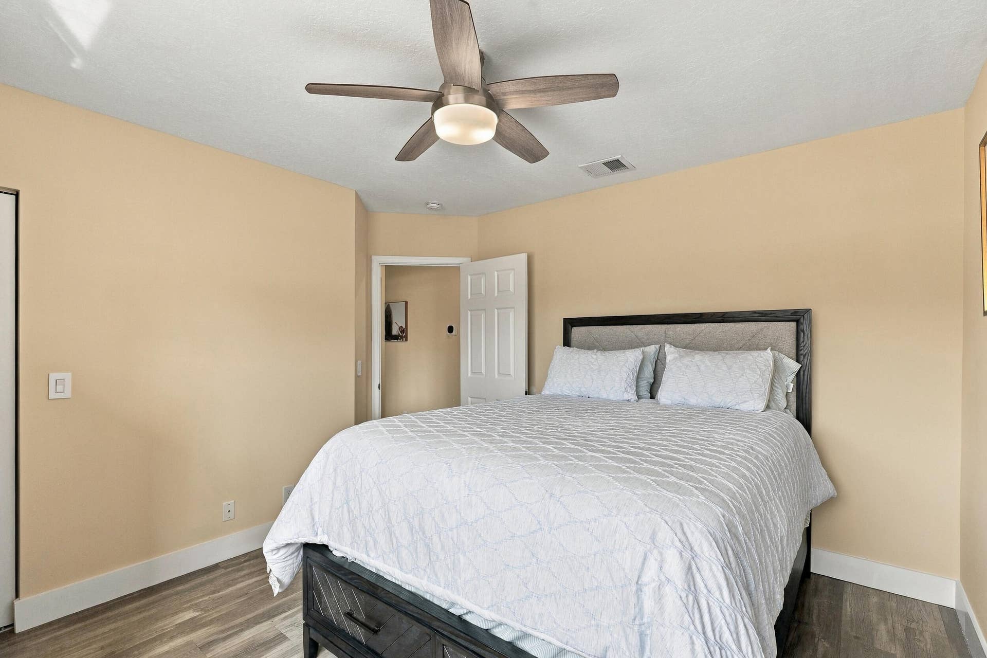 1434 Artimino Lane, Boynton Beach, FL 33436 There is no shortage of space in this beautifully updated 4 bedroom, 2.5 bathroom home.