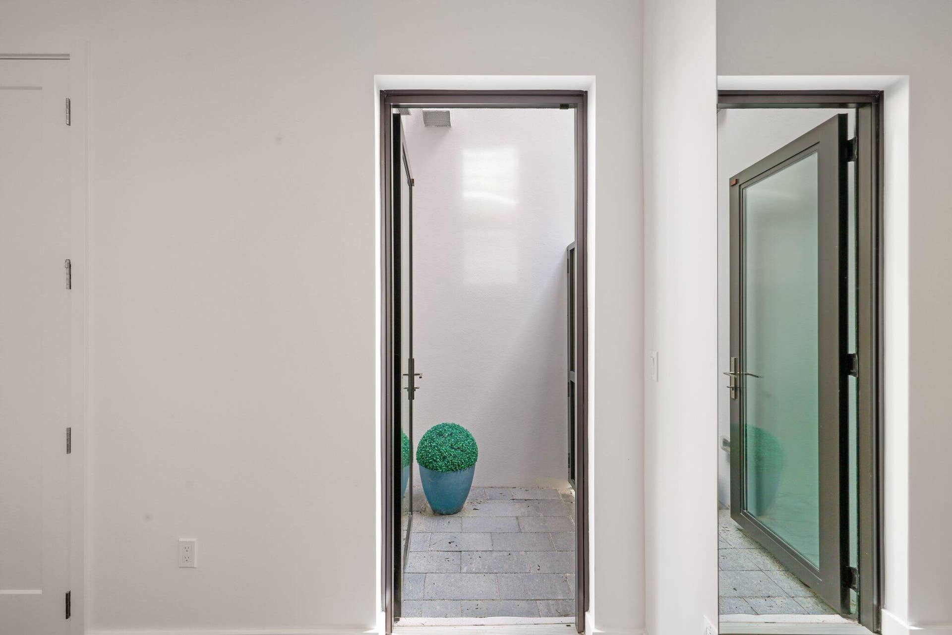 9682 Juniper Bay Ave - 53.jpg-SMALL