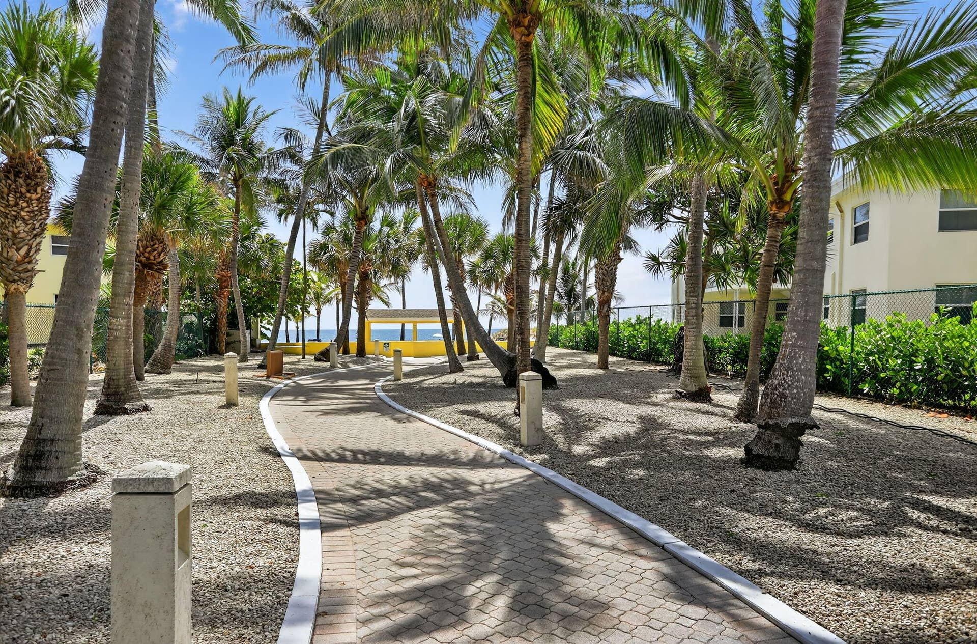 El Mar Beach Club