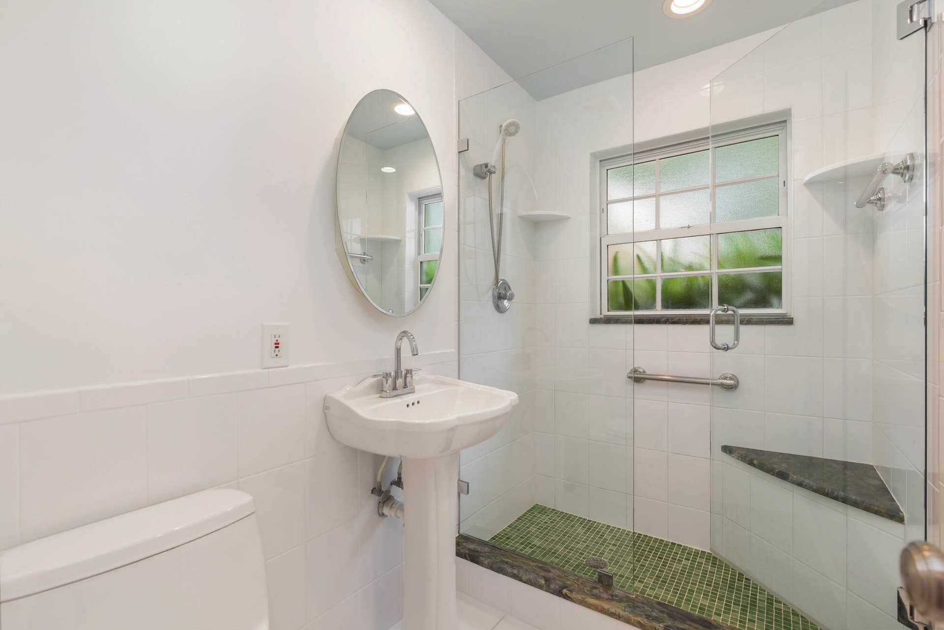 113 GREGORY Place, West Palm Beach, FL 33405 Bathroom 2