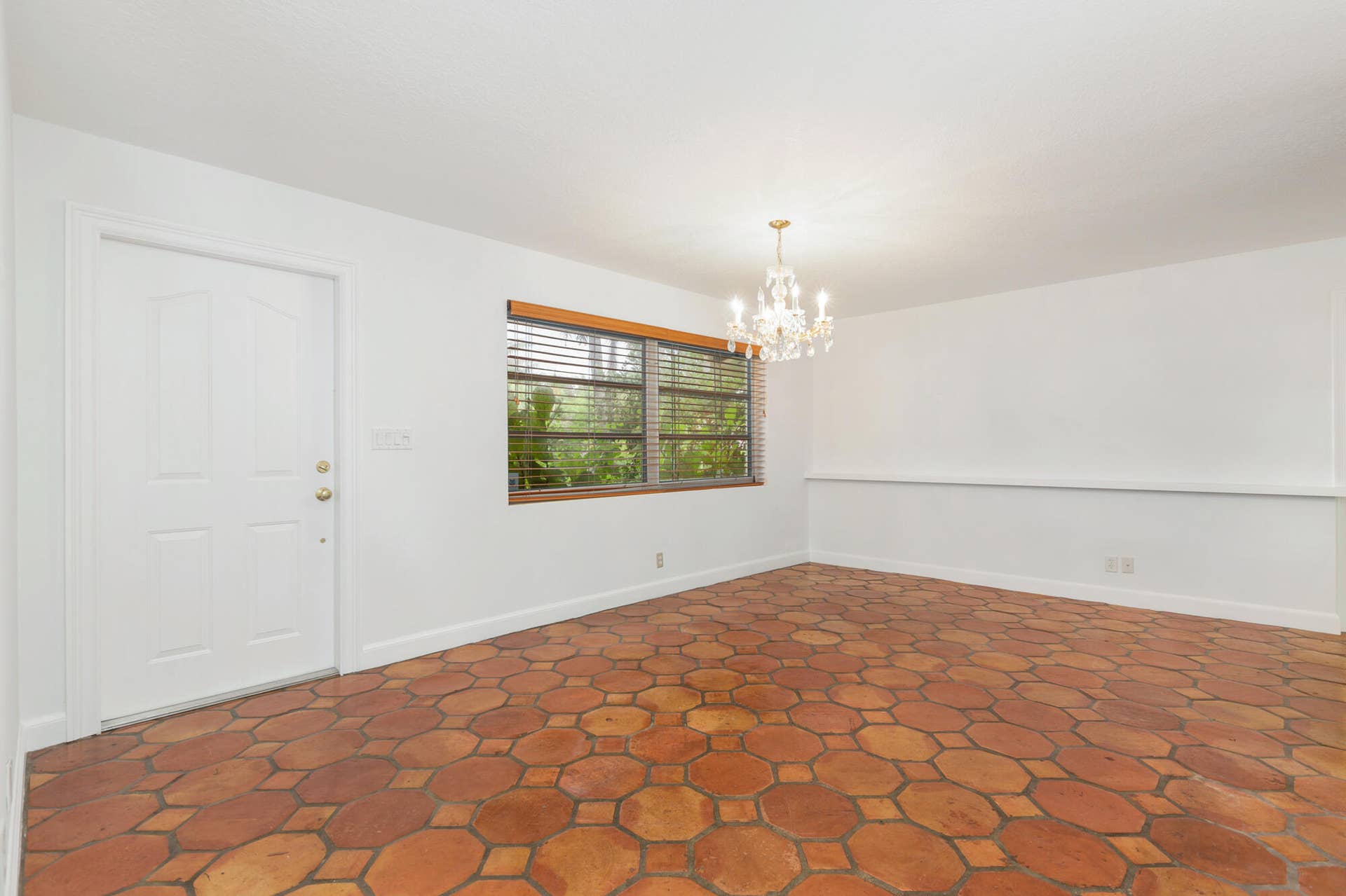 113 GREGORY Place, West Palm Beach, FL 33405 Living Room