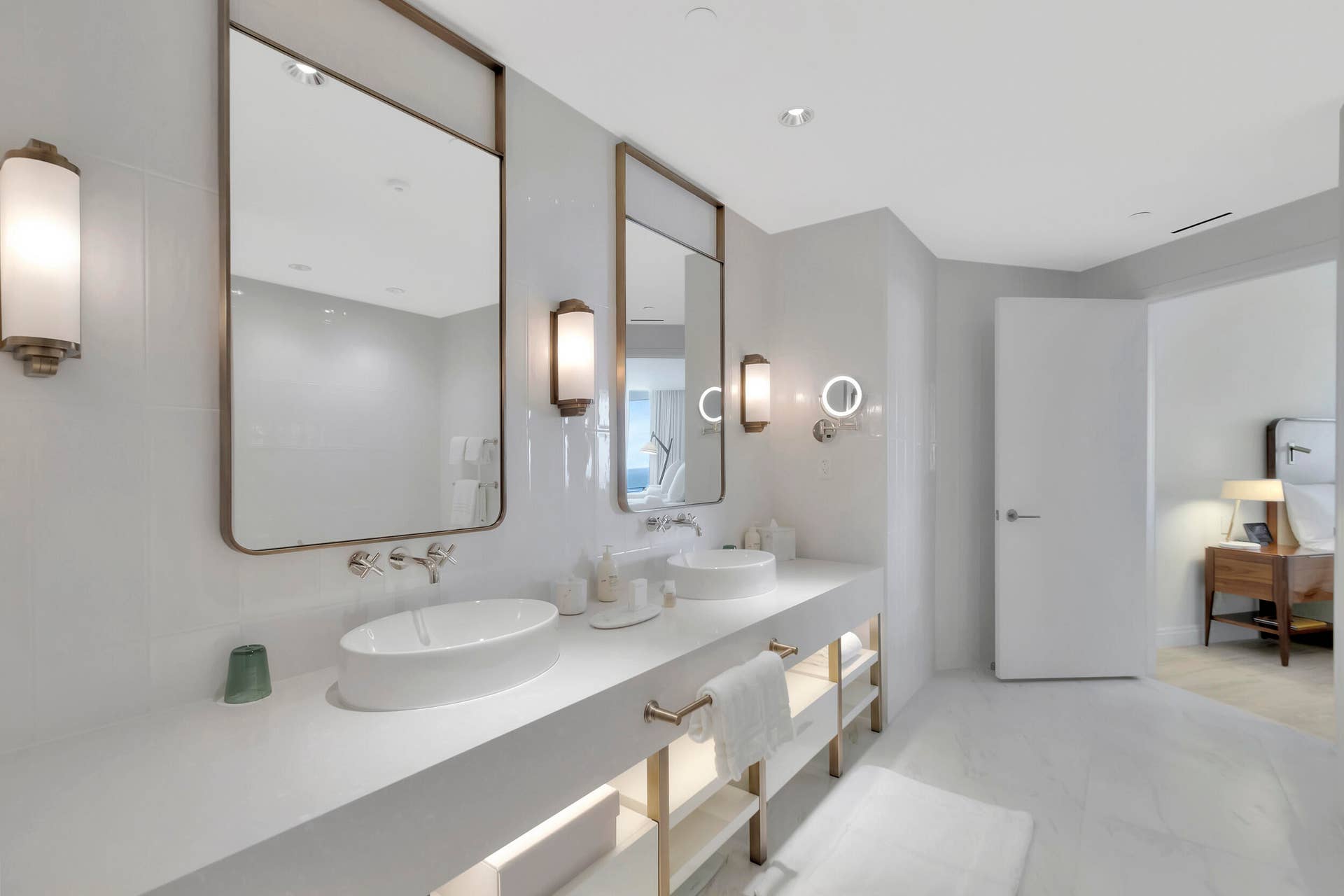 525 N FORT LAUDERDALE BEACH Boulevard N, #1704, Fort Lauderdale, FL 33304 18__g6i7897