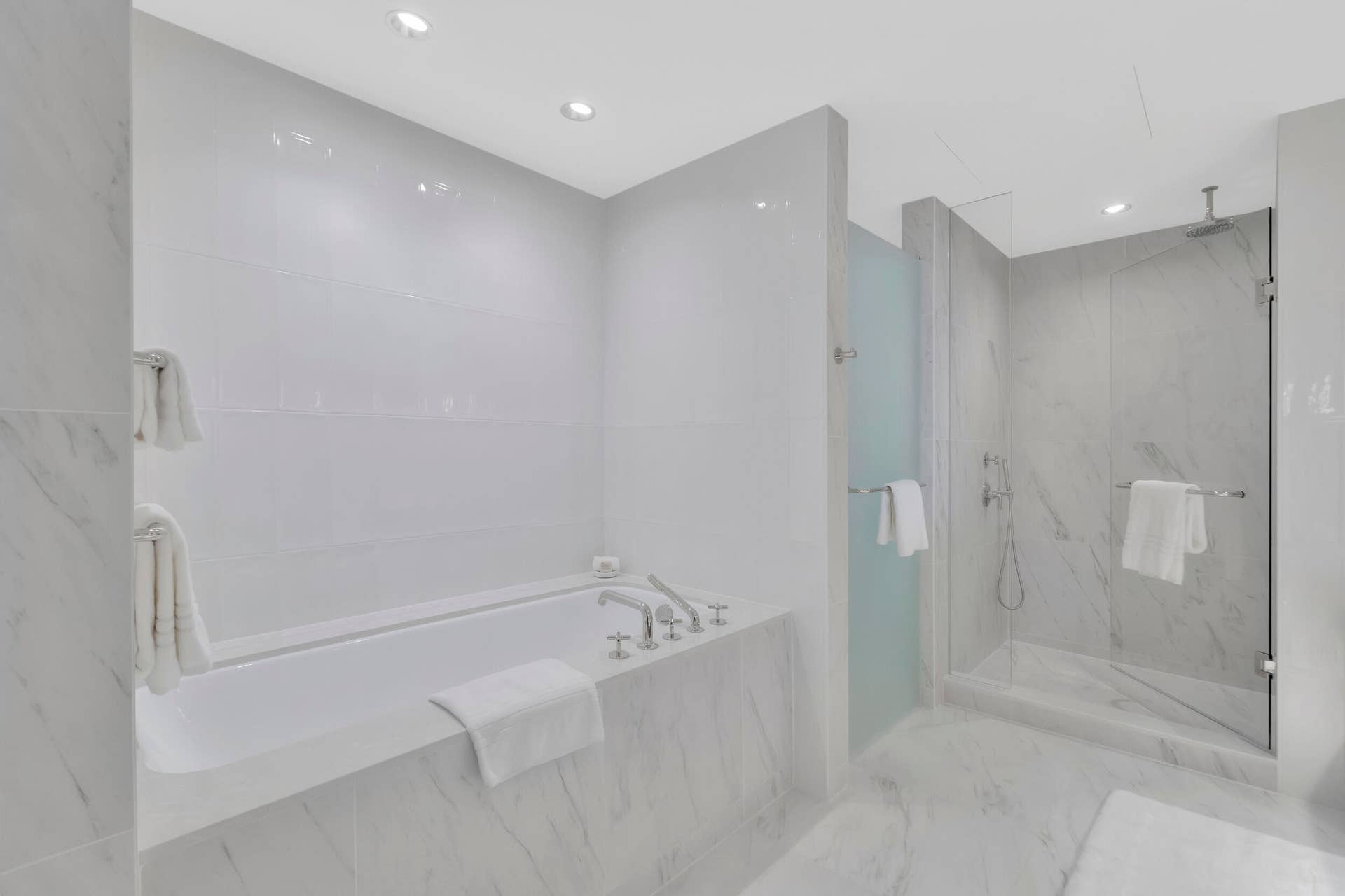 525 N FORT LAUDERDALE BEACH Boulevard N, #1704, Fort Lauderdale, FL 33304 17__g6i7892