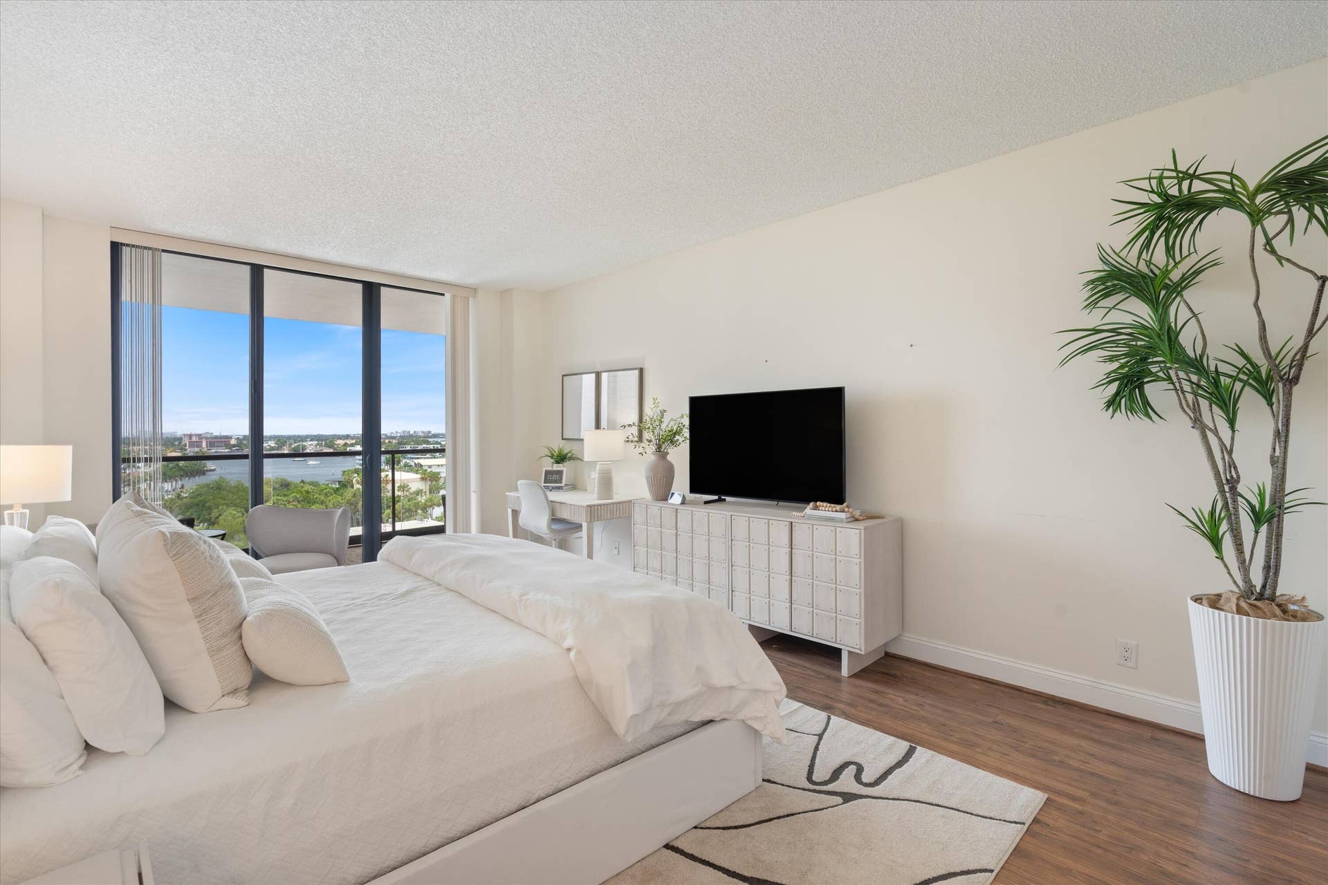 13-1300 S Ocean Blvd Apt 705 Pompano Bea