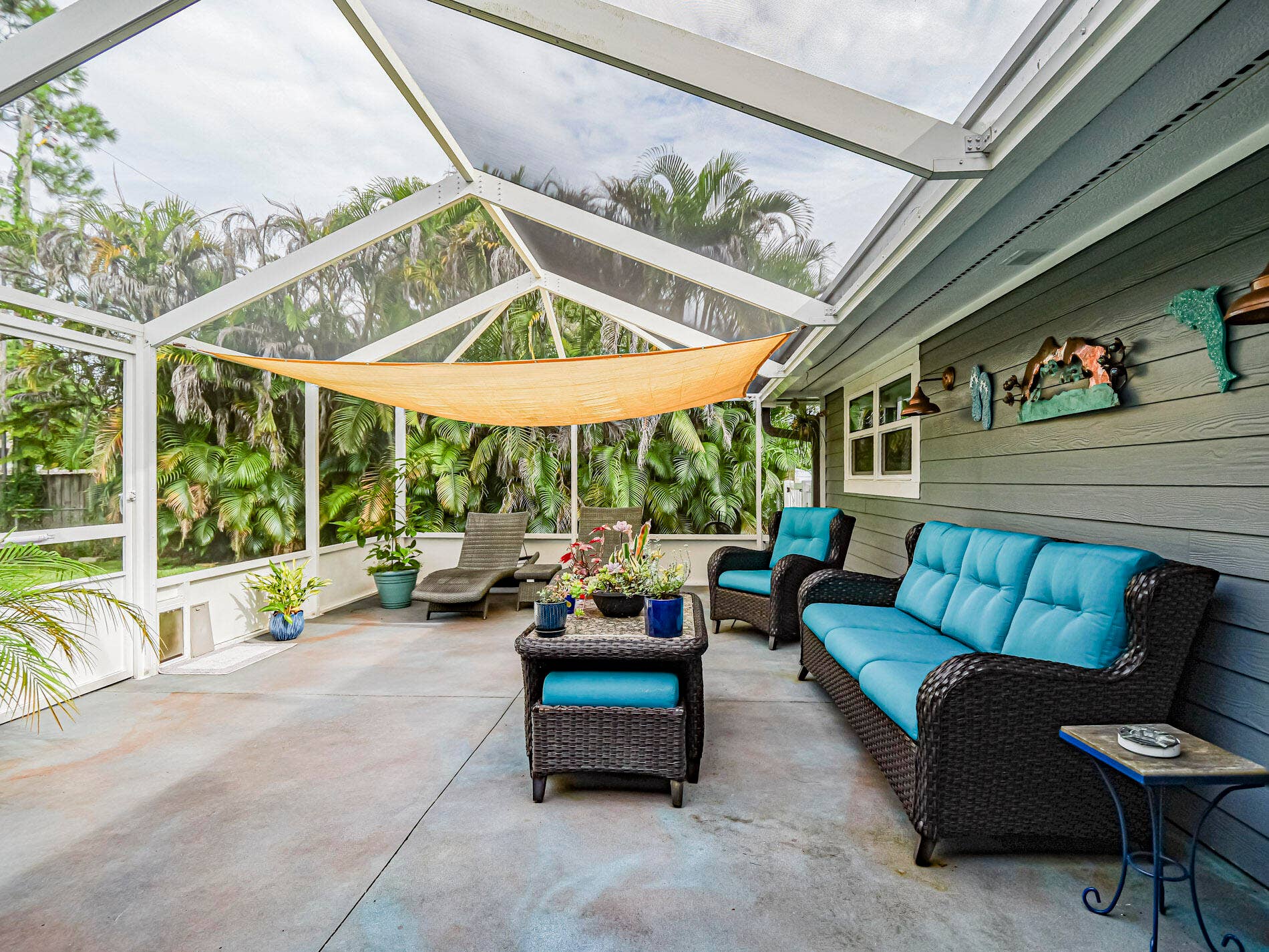 215 8TH Terrace, Vero Beach, FL 32962 Screened outdoor area with textured concrete flooring.
