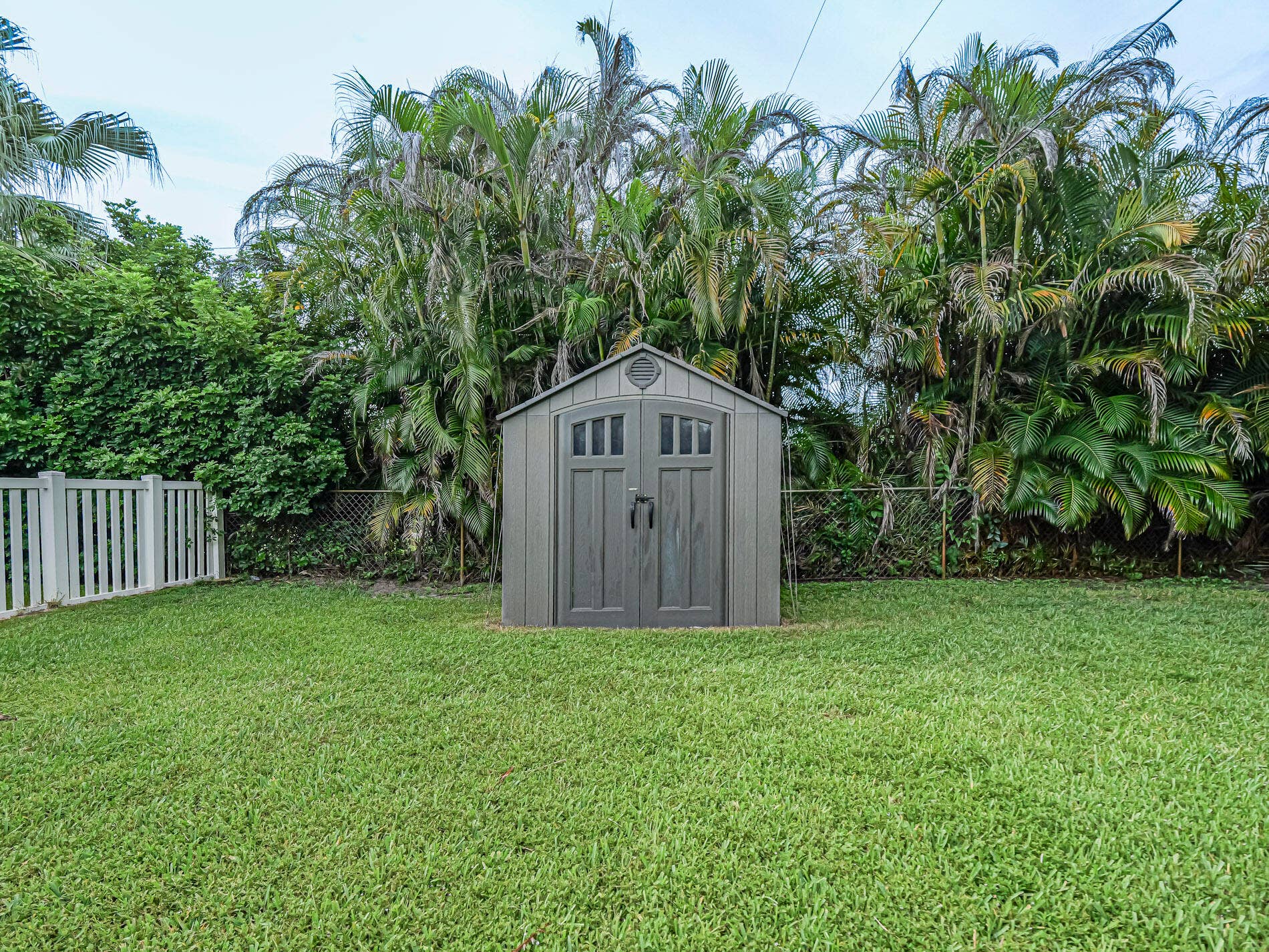 215 8TH Terrace, Vero Beach, FL 32962 Handy storage shed with double doors.