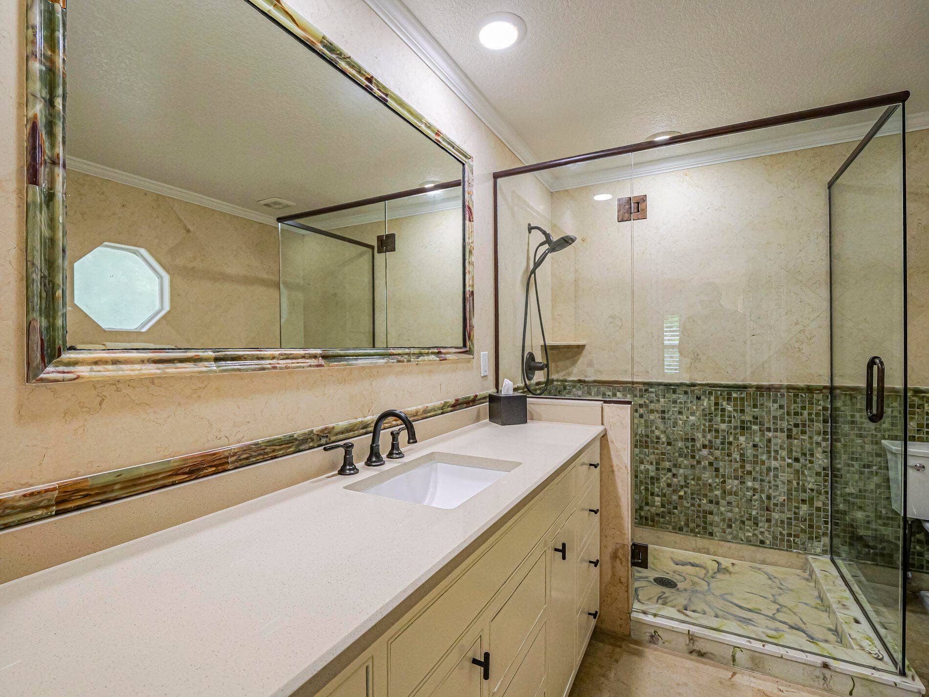 215 8TH Terrace, Vero Beach, FL 32962 Primary Bathroom