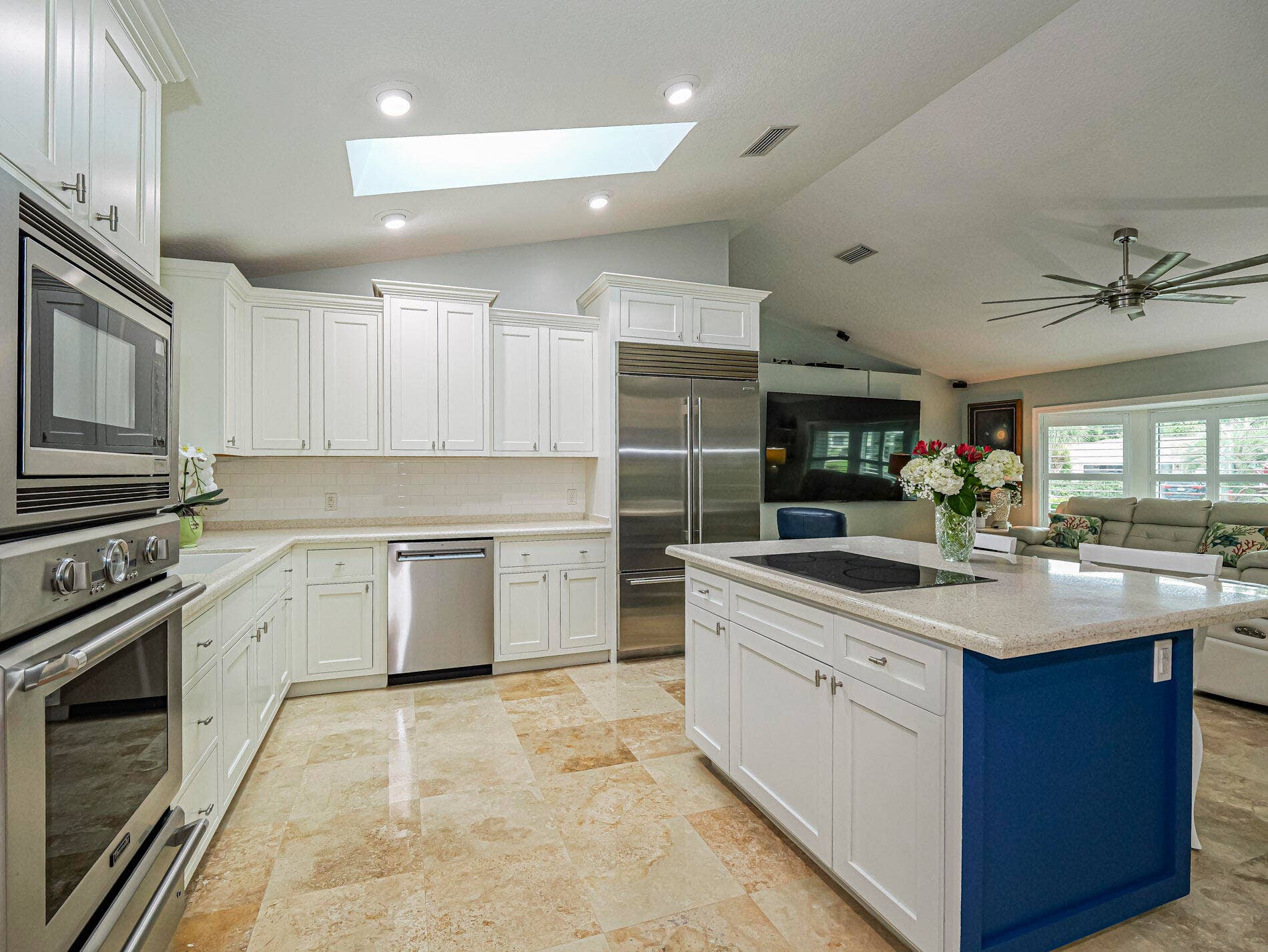 215 8TH Terrace, Vero Beach, FL 32962 White cabinetry, stainless steel appliances, central island with cooktop
