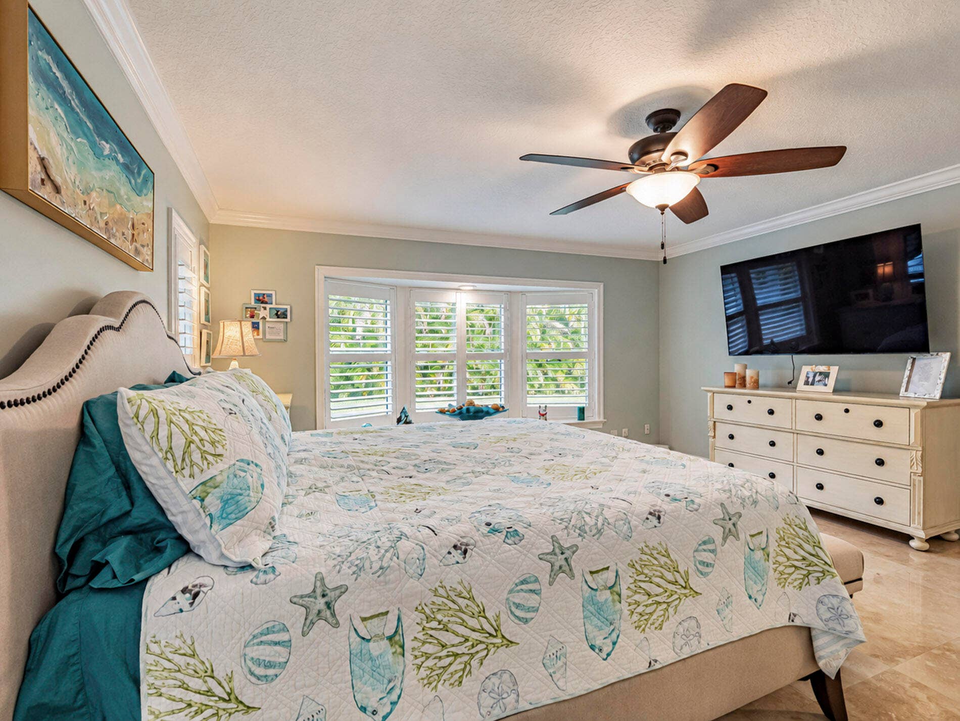 215 8TH Terrace, Vero Beach, FL 32962 Large Primary has room for large furniture.