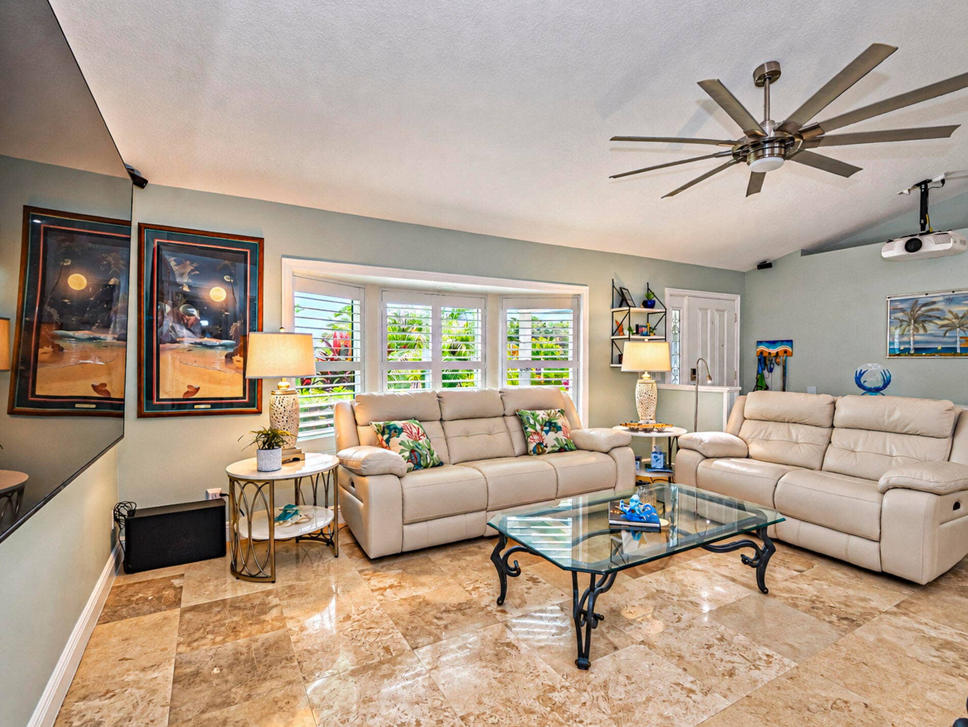 215 8TH Terrace, Vero Beach, FL 32962 Great living space, travertine floor, bay window with plantation shutters, ceiling fan, built-in projector