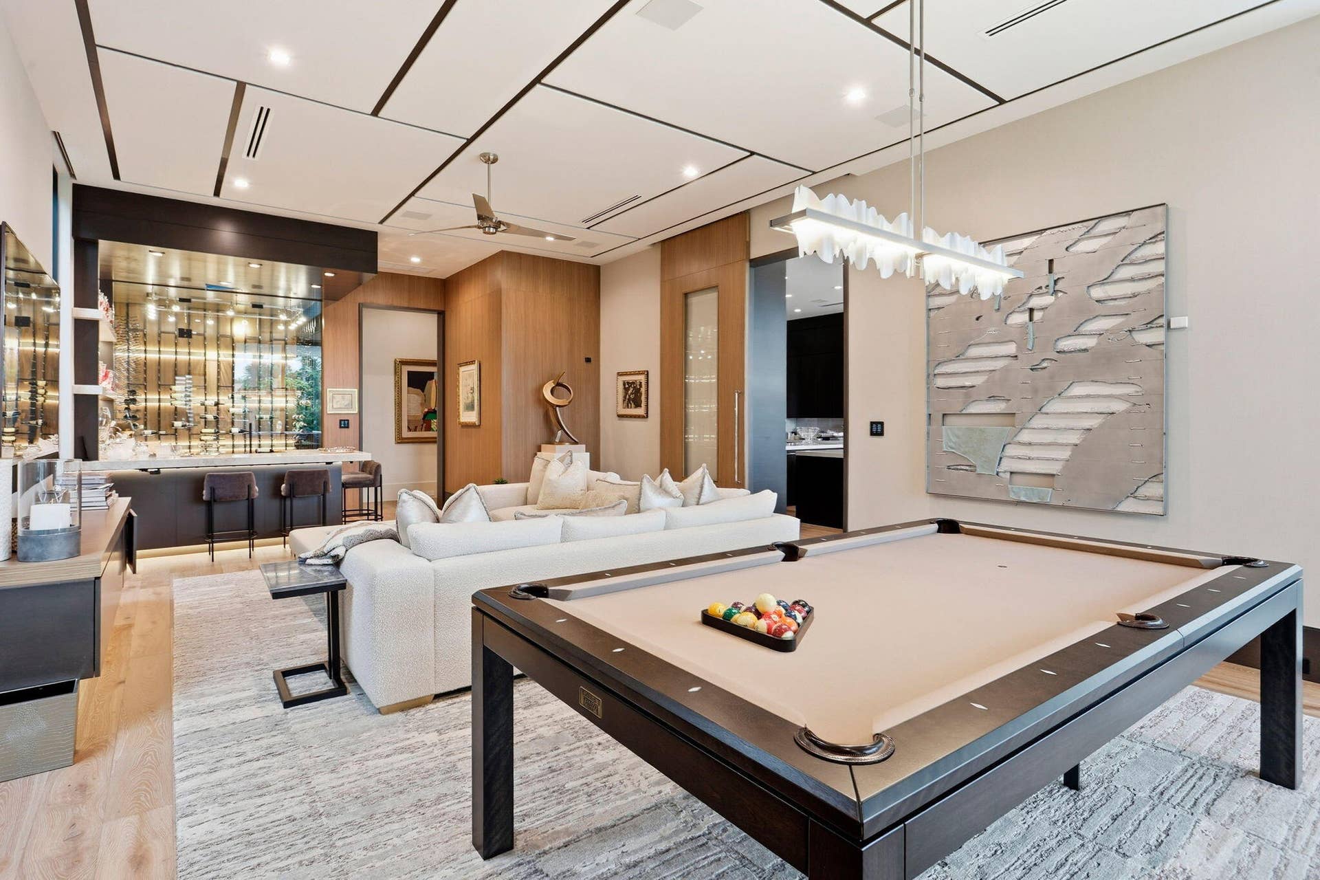 CLUB ROOM