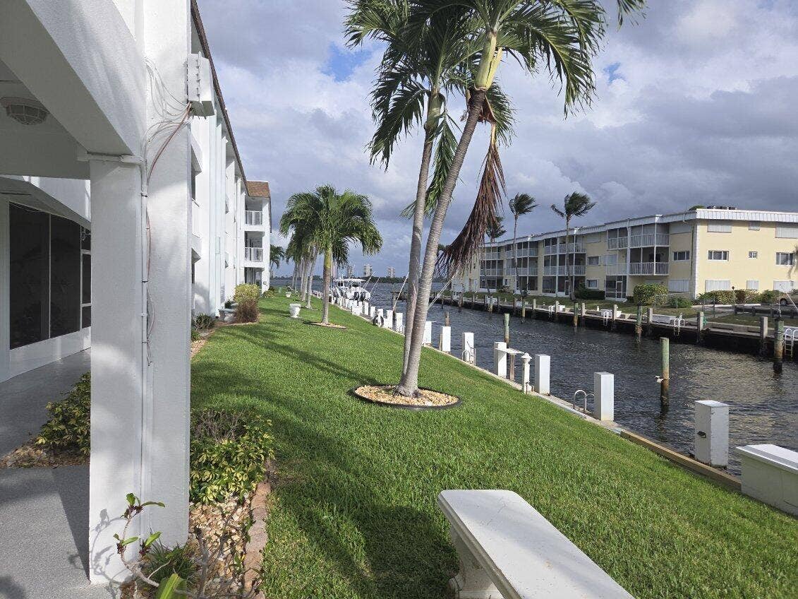 110 Shore Court, #112-B, North Palm Beach, FL 33408 3