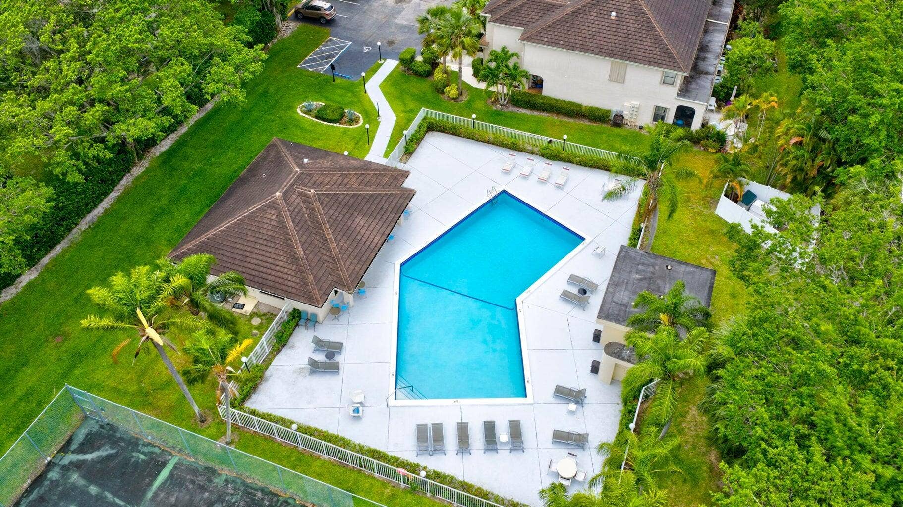6342 LONGBOAT Lane W, #403, Boca Raton, FL 33433 Windsong Pool