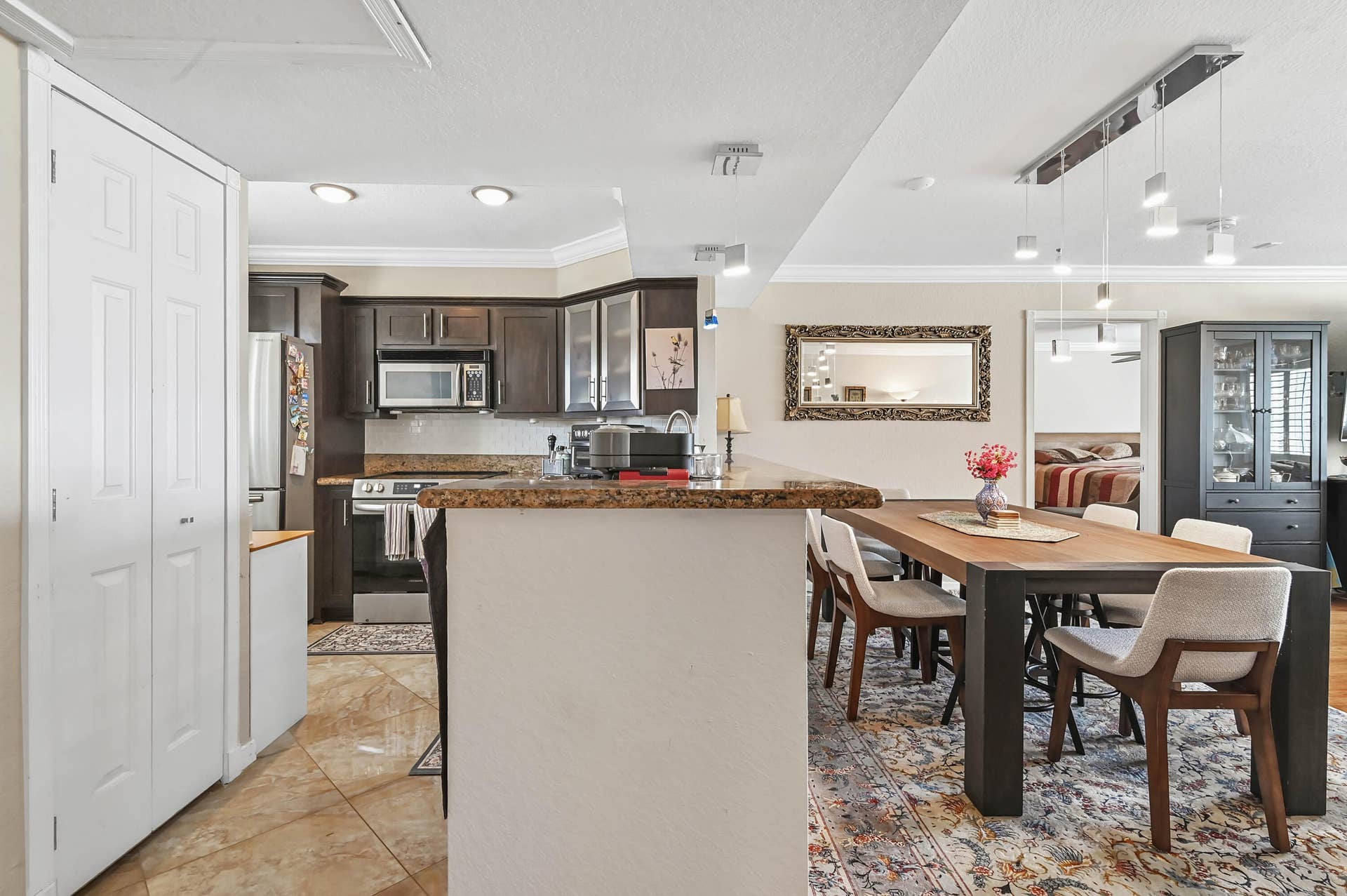 1501 E BROWARD Boulevard, #805, Fort Lauderdale, Fort Lauderdale, FL 33301 06 Kitchen dining 01