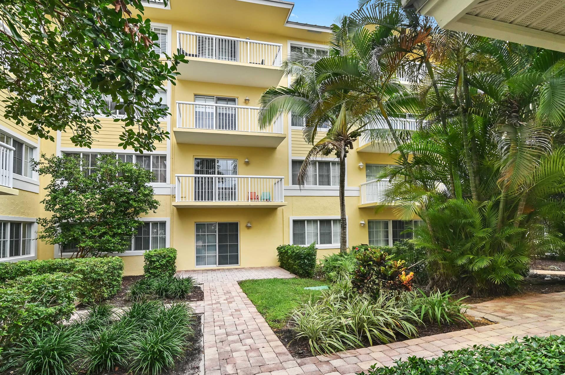1501 E BROWARD Boulevard, #805, Fort Lauderdale, Fort Lauderdale, FL 33301 39 courtyard 03