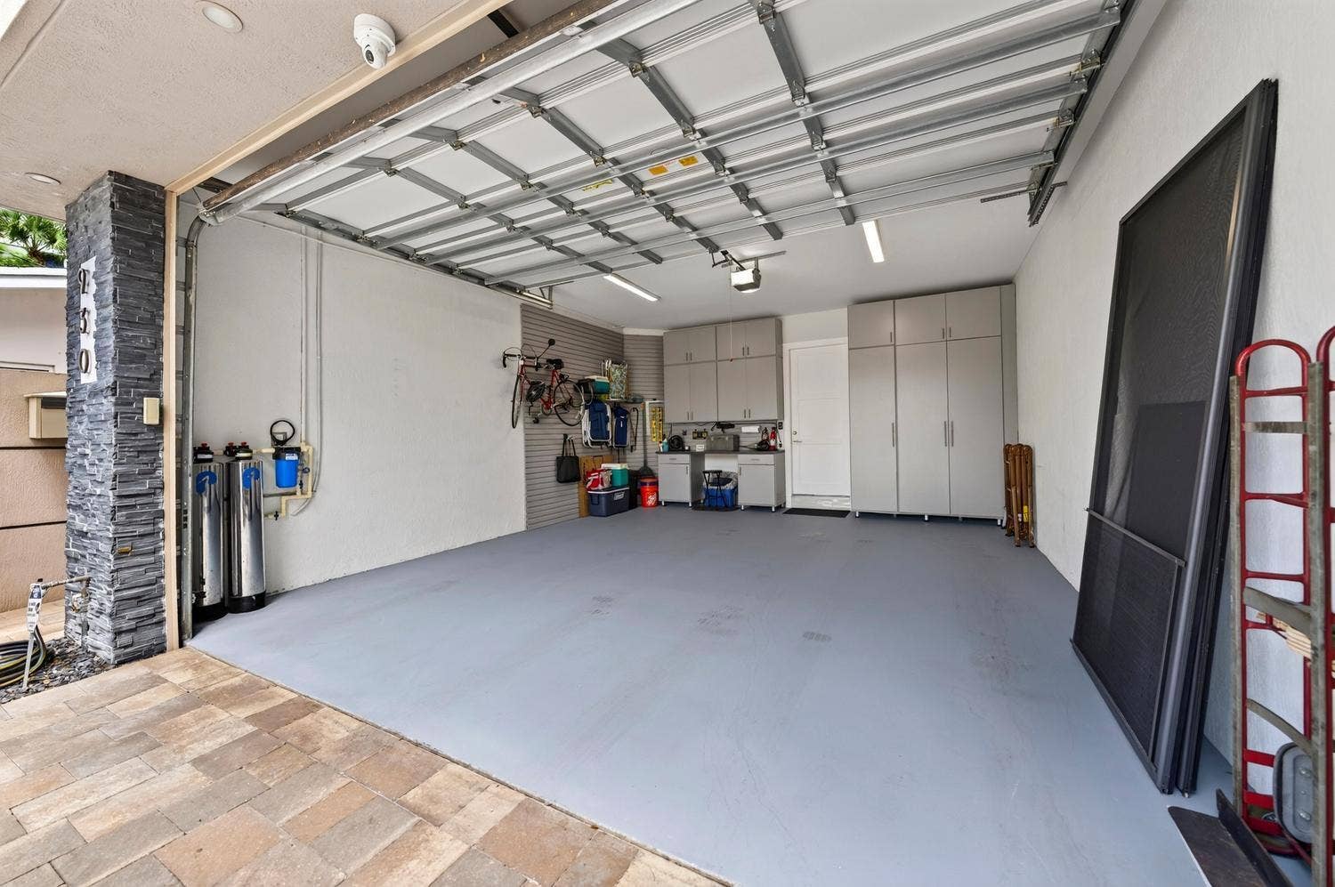 930 NE 16th Avenue, Fort Lauderdale, FL 33304 027-039-Garage-1500x997