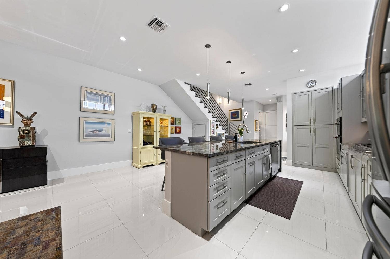 930 NE 16th Avenue, Fort Lauderdale, FL 33304 020-037-Kitchen-1500x999
