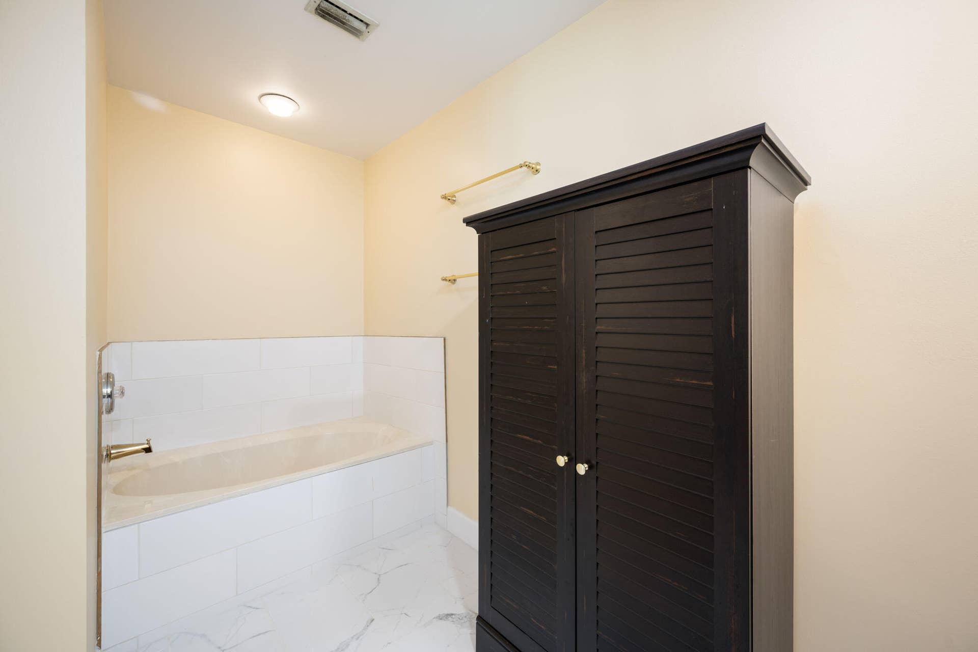 24-web-or-mls-5040 Harmony Circle 203--2