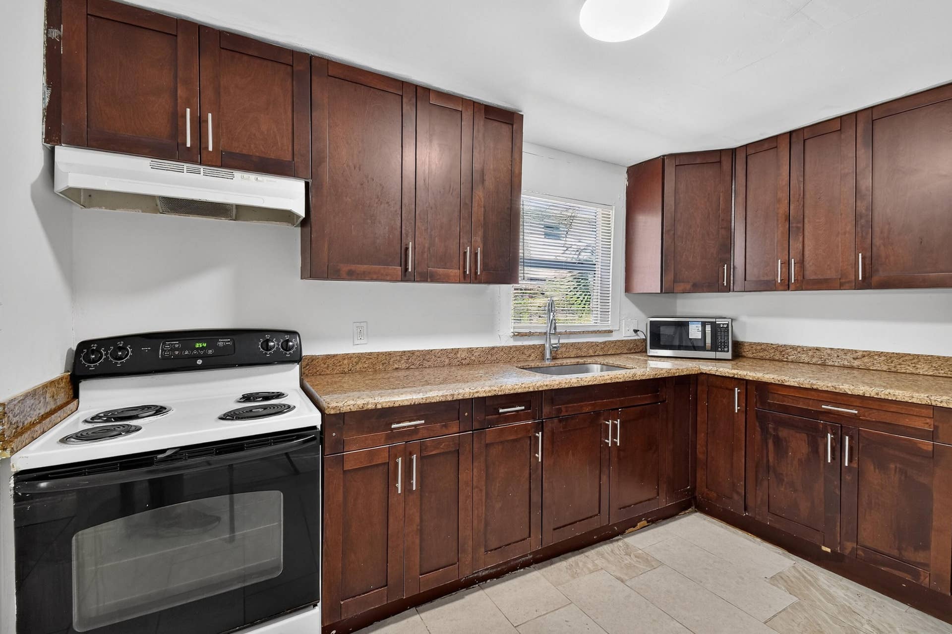 8857thStreet(12)