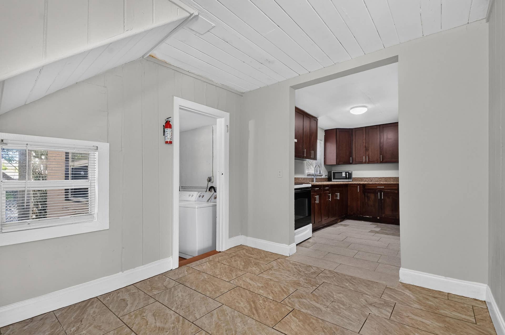 8857thStreet(11)