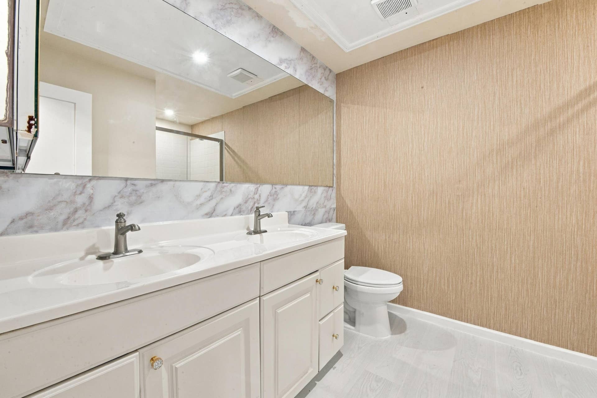 1149 NW 13th Street, #Apt 6, Boca Raton, FL 33486 Upstairs bathroom