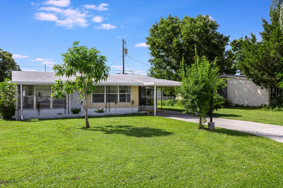 Property photo for 1461 5th Avenue, Vero Beach, FL